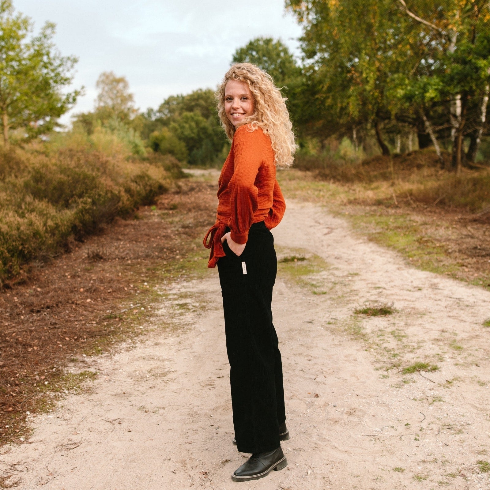 NORDLICHT Lina Cordhose Schwarz aus Bio-Baumwolle