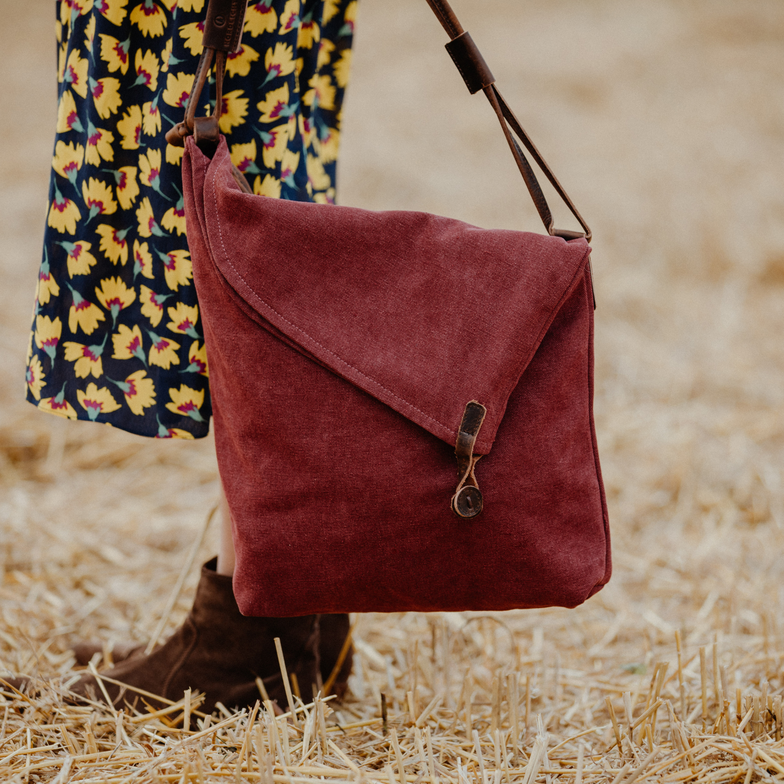 NORDLICHT Smilla Umhängetasche Bordeaux Leder Canvas