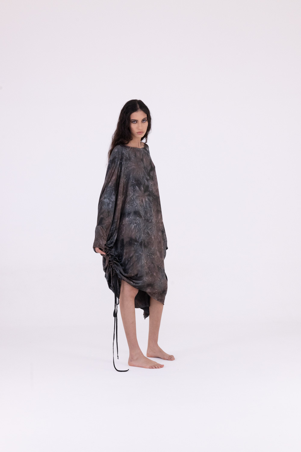 Sanctamuerte Abiti Abito Midi Over Kleid Viskose-Satin Batik
