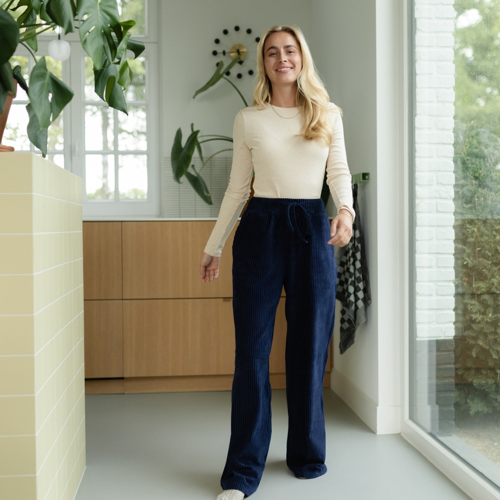 NORDLICHT Lana Cord Sweathose Blau Bio-Baumwolle