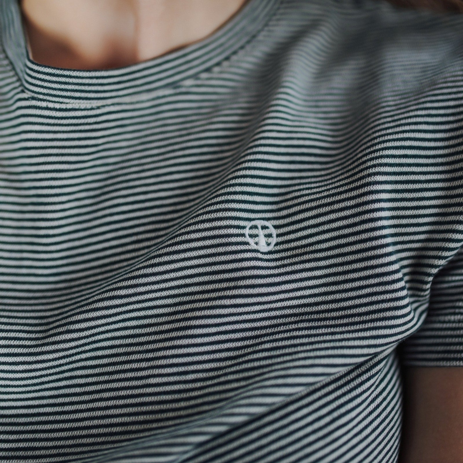 NORDLICHT Alva Gestreiftes T-Shirt grün Bio-Jersey