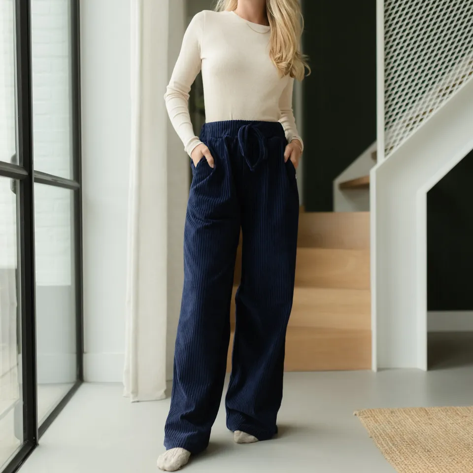NORDLICHT Lana Cord Sweathose Blau Bio-Baumwolle