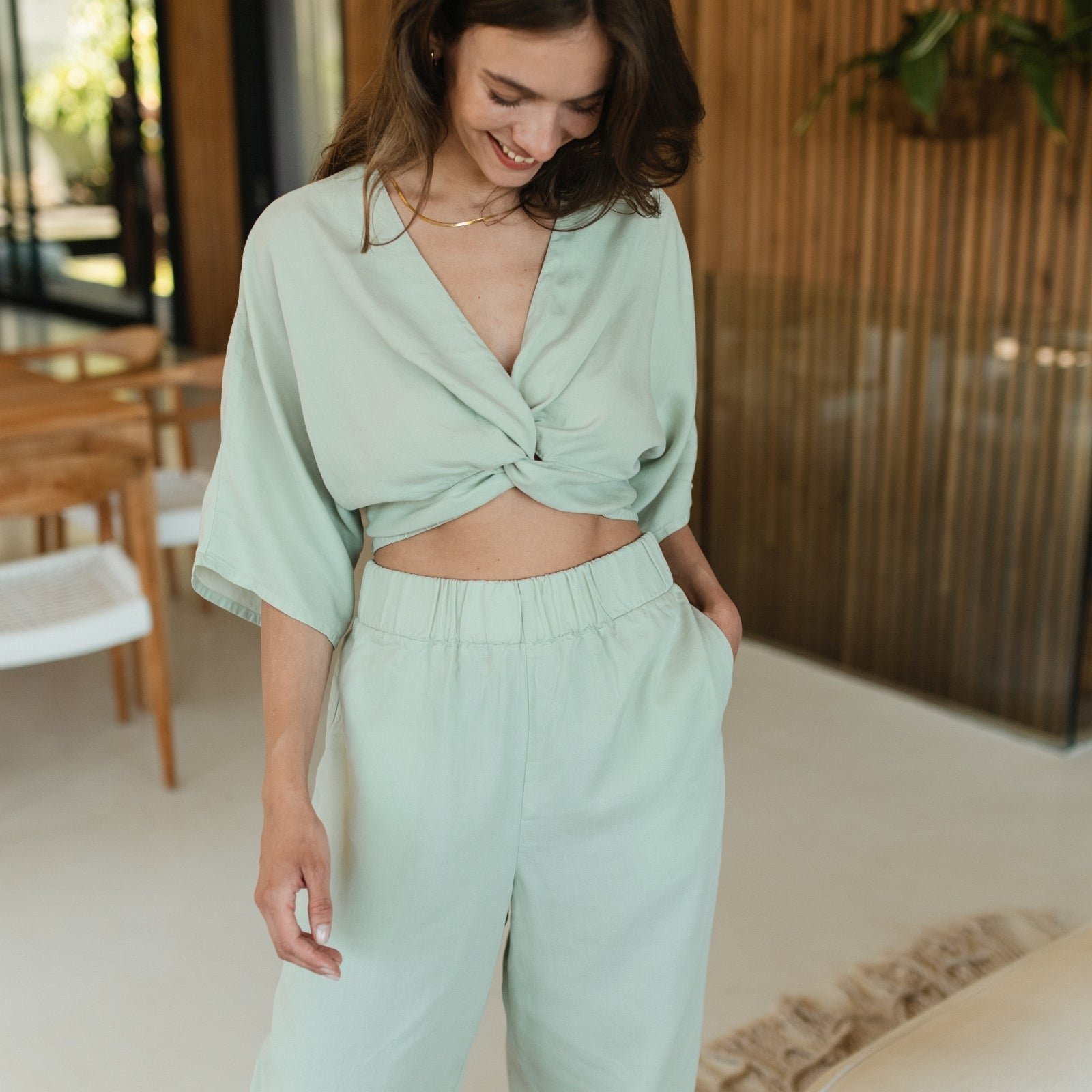 Nordlicht Merit Knoten Crop Top Salbei Tencel
