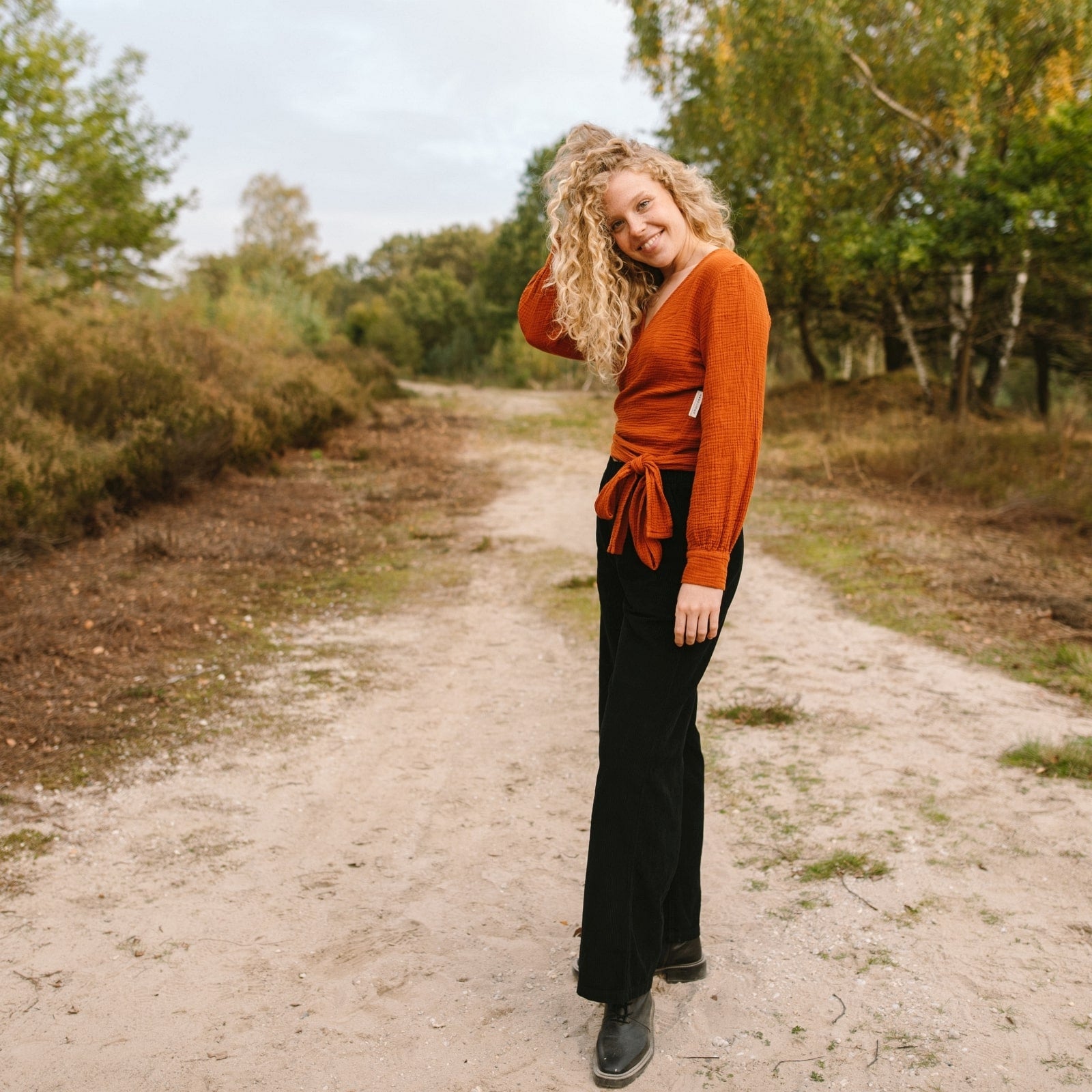 NORDLICHT Lina Cordhose Schwarz aus Bio-Baumwolle