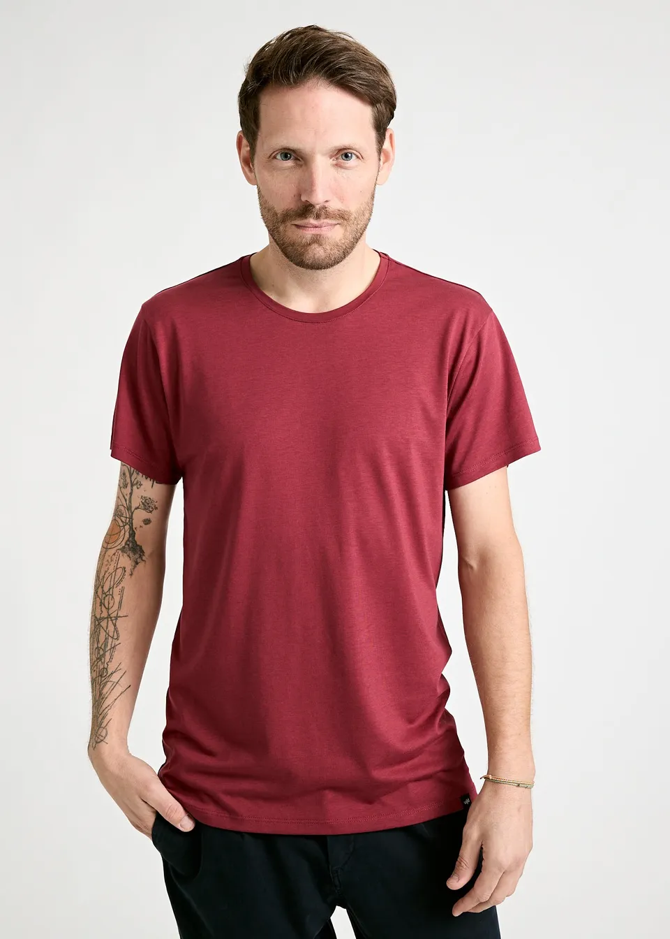 Wijld Alex Tibetan Red Herren T-Shirt Regular Bio