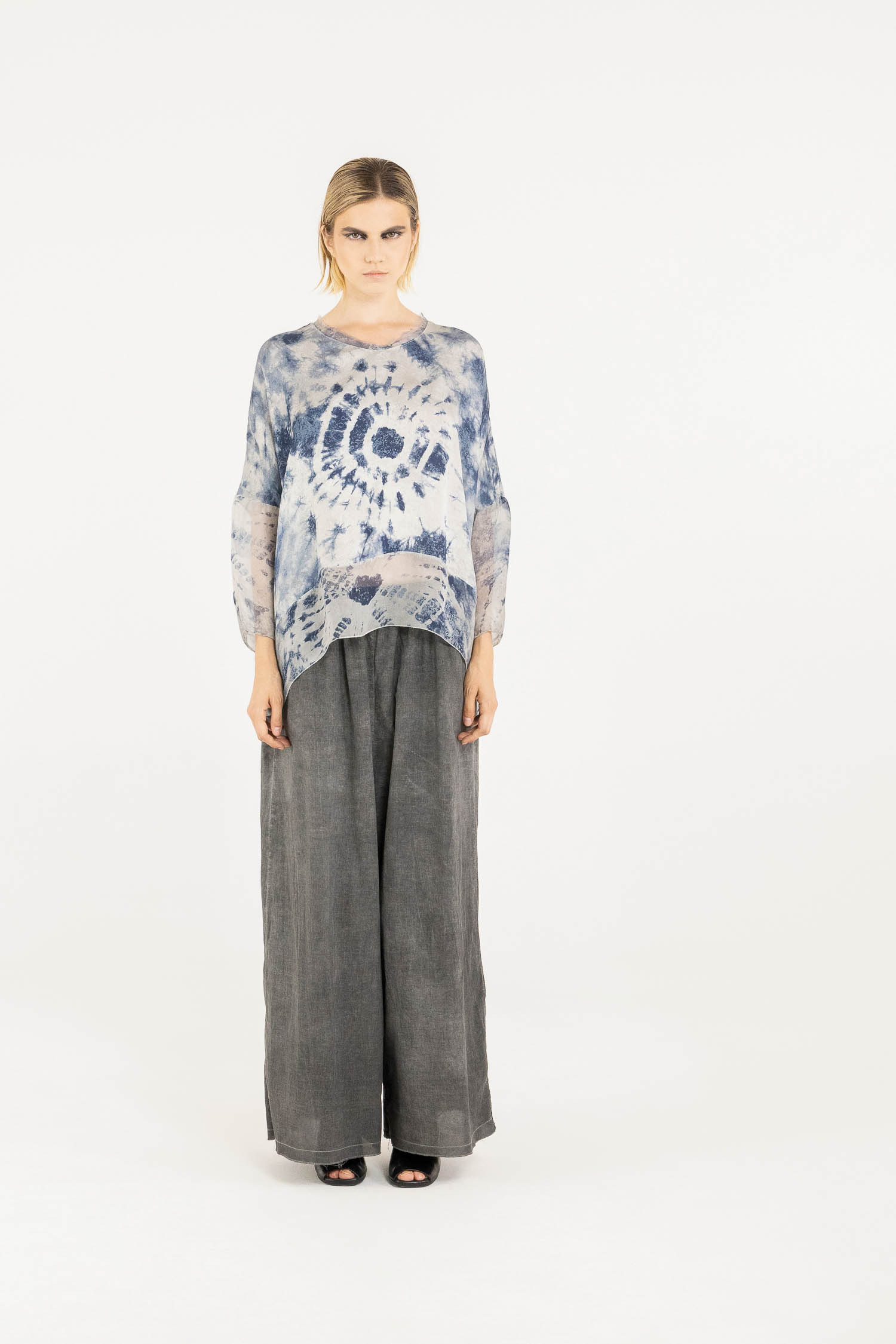 Sanctamuerte T-Shirt Boxy Over Shirt V-Ausschnitt Batik