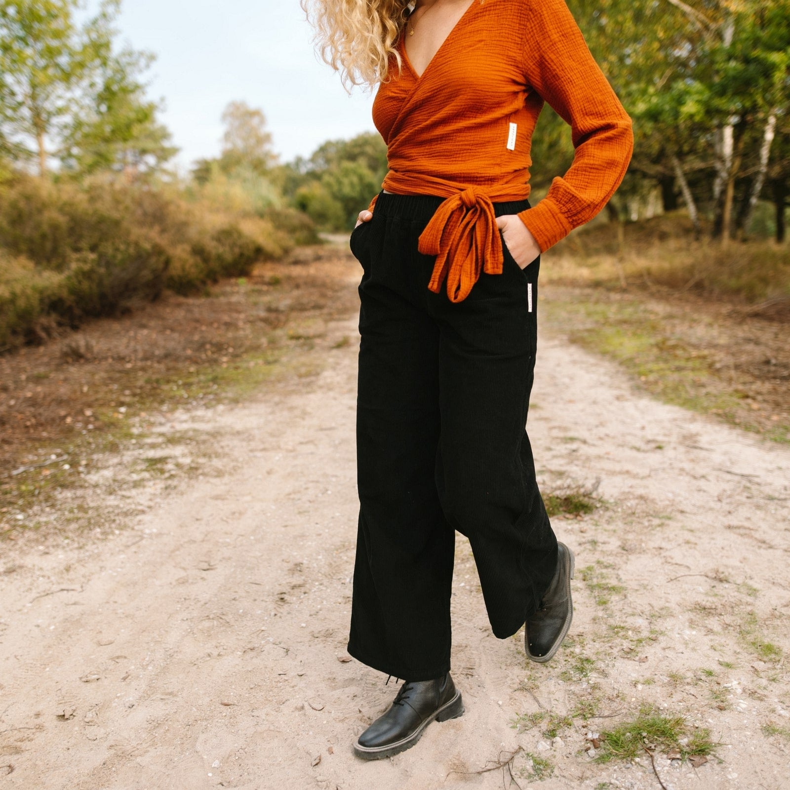 NORDLICHT Lina Cordhose Schwarz aus Bio-Baumwolle