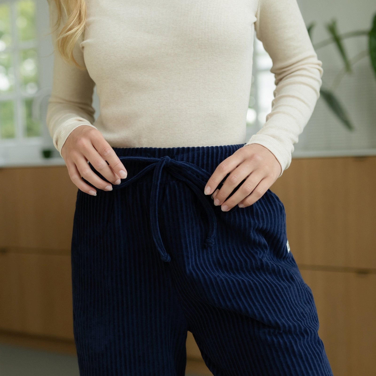 NORDLICHT Lana Cord Sweathose Blau Bio-Baumwolle
