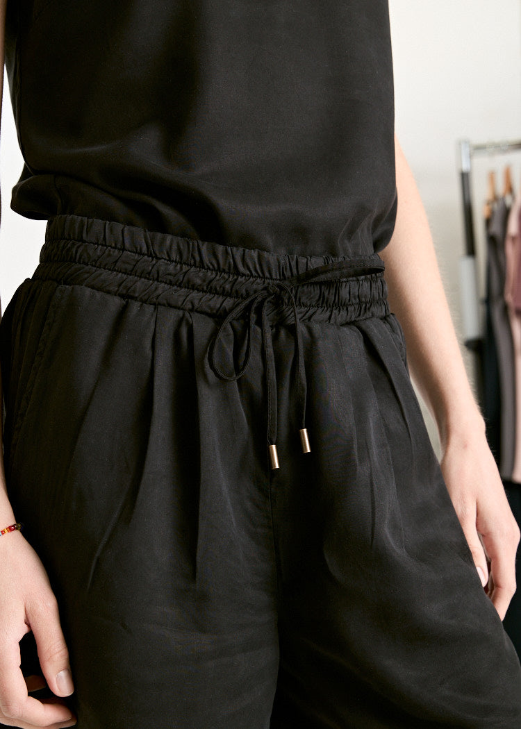 Wijld Twill Shorts Black Damen Kurze Hose Lyocell