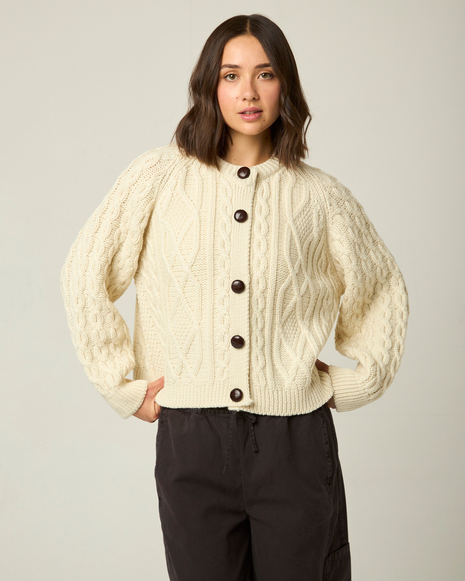 Peregrine Beckett Cable Cardigan Damen Oak M Wolle