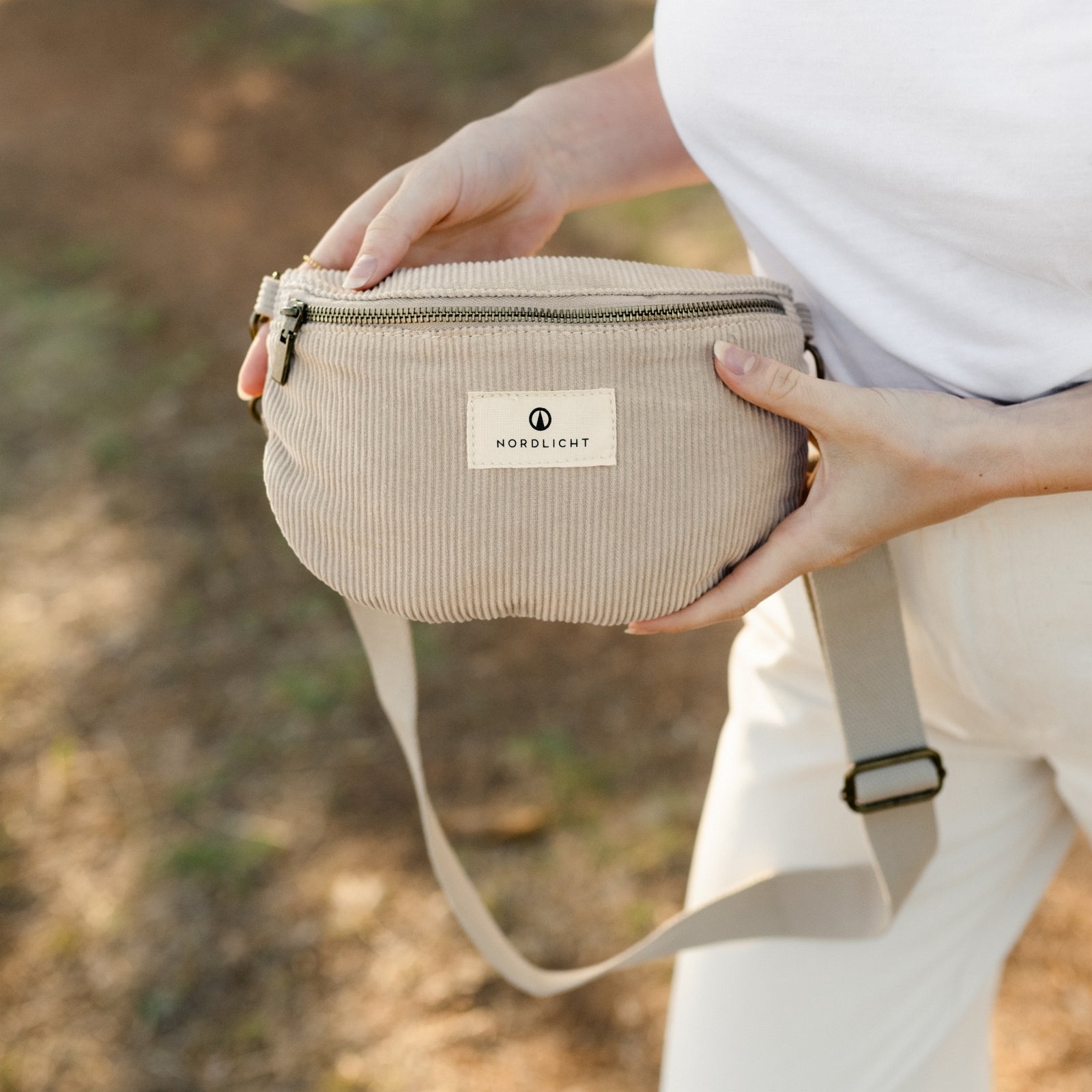 NORDLICHT Tomma Cord Bauchtasche Natur Bio-Baumwolle