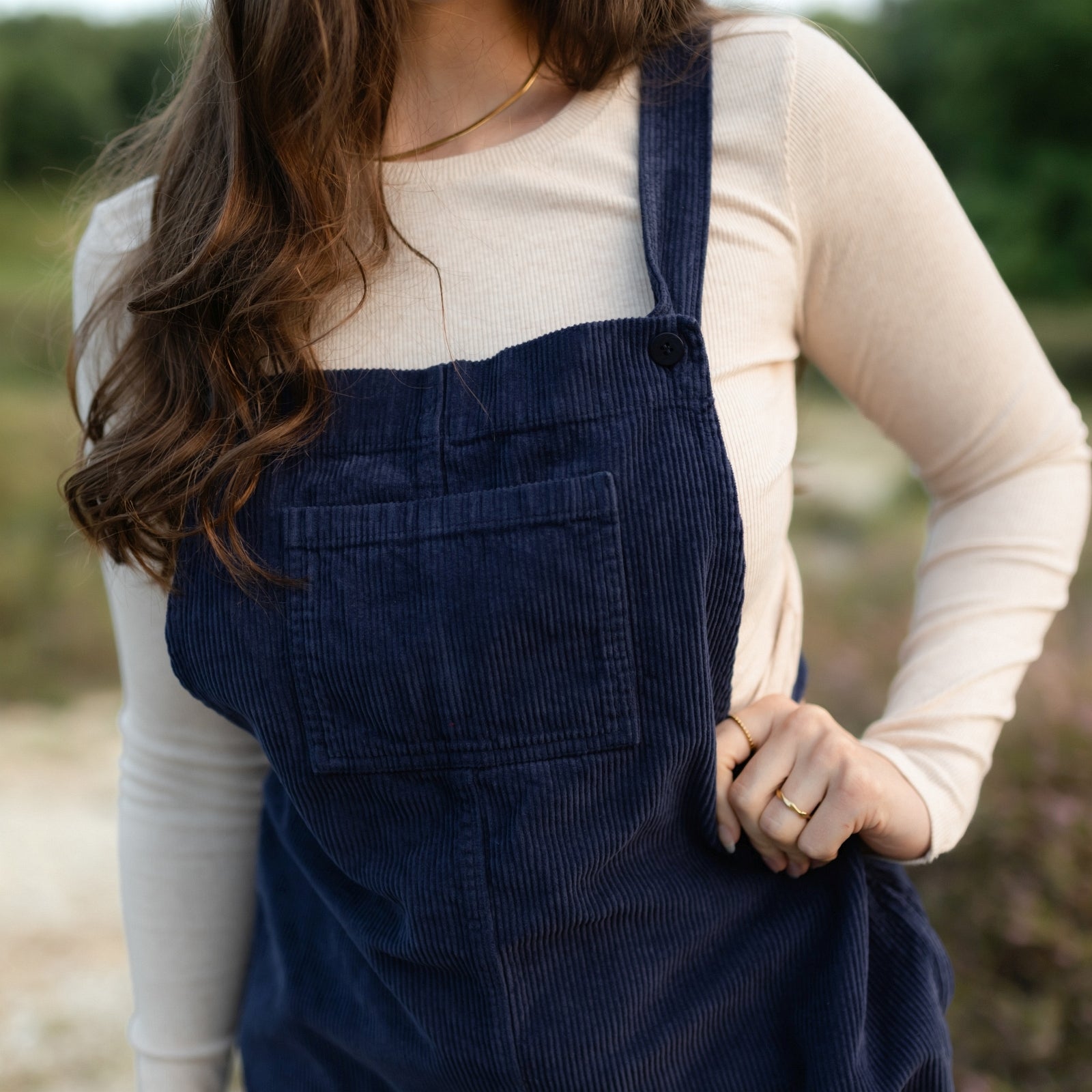 NORDLICHT Kleider Mika Cord Latzkleid blau Bio-Baumwolle