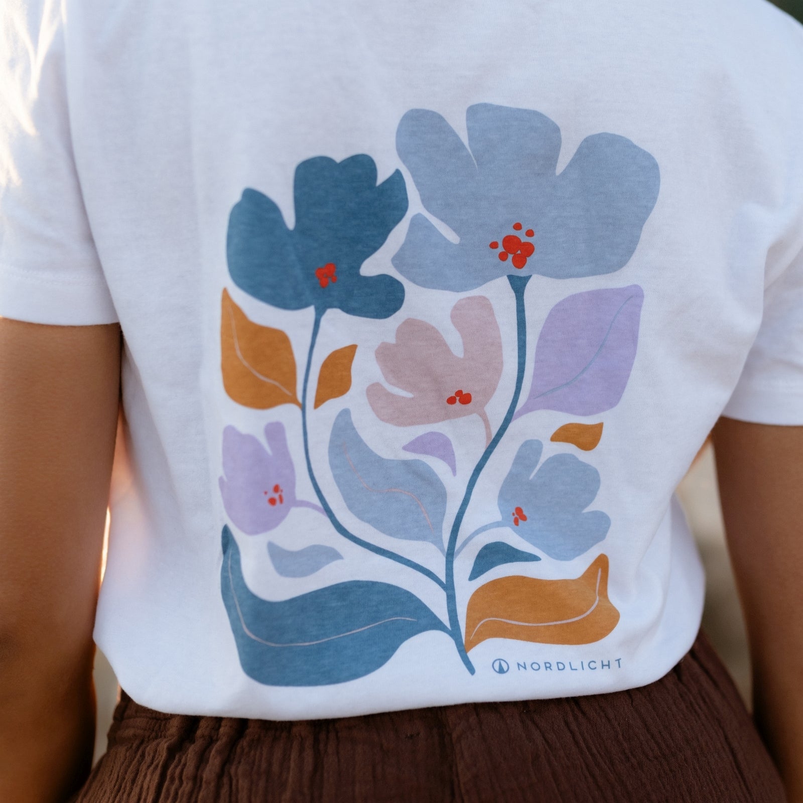NORDLICHT Alva Print T-Shirt Blumenrücken Bio