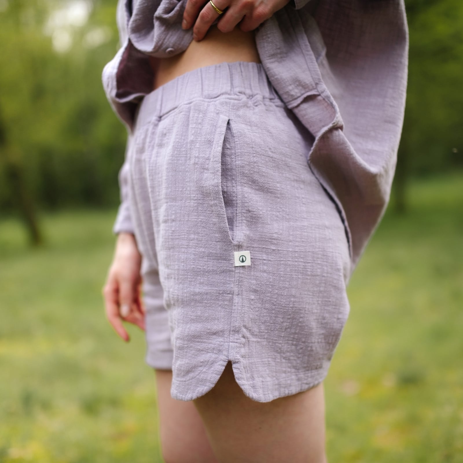 NORDLICHT Letje Shorts Bio-Baumwolle Leinenstruktur