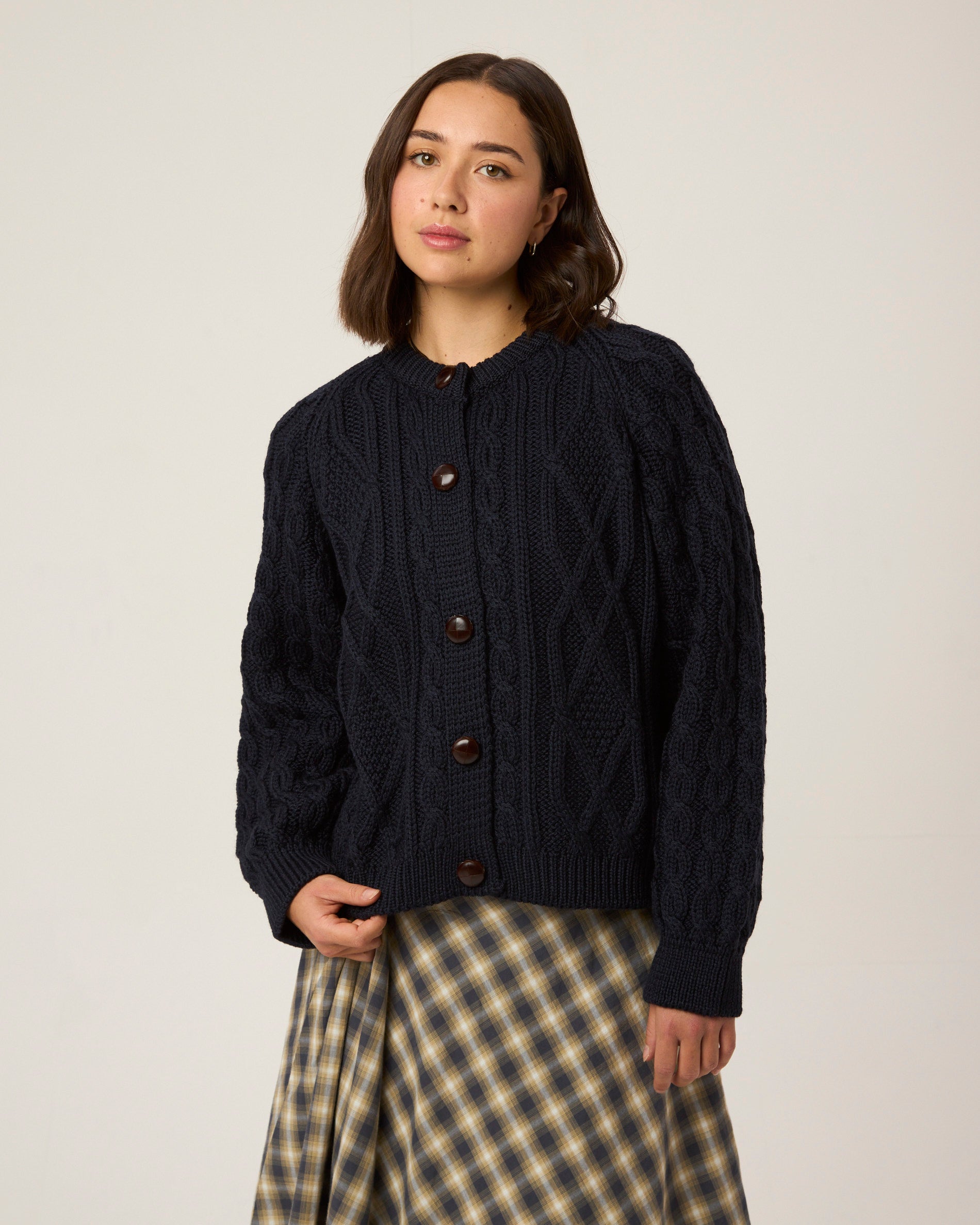 Peregrine Beckett Cable Cardigan Damen Oak M Wolle