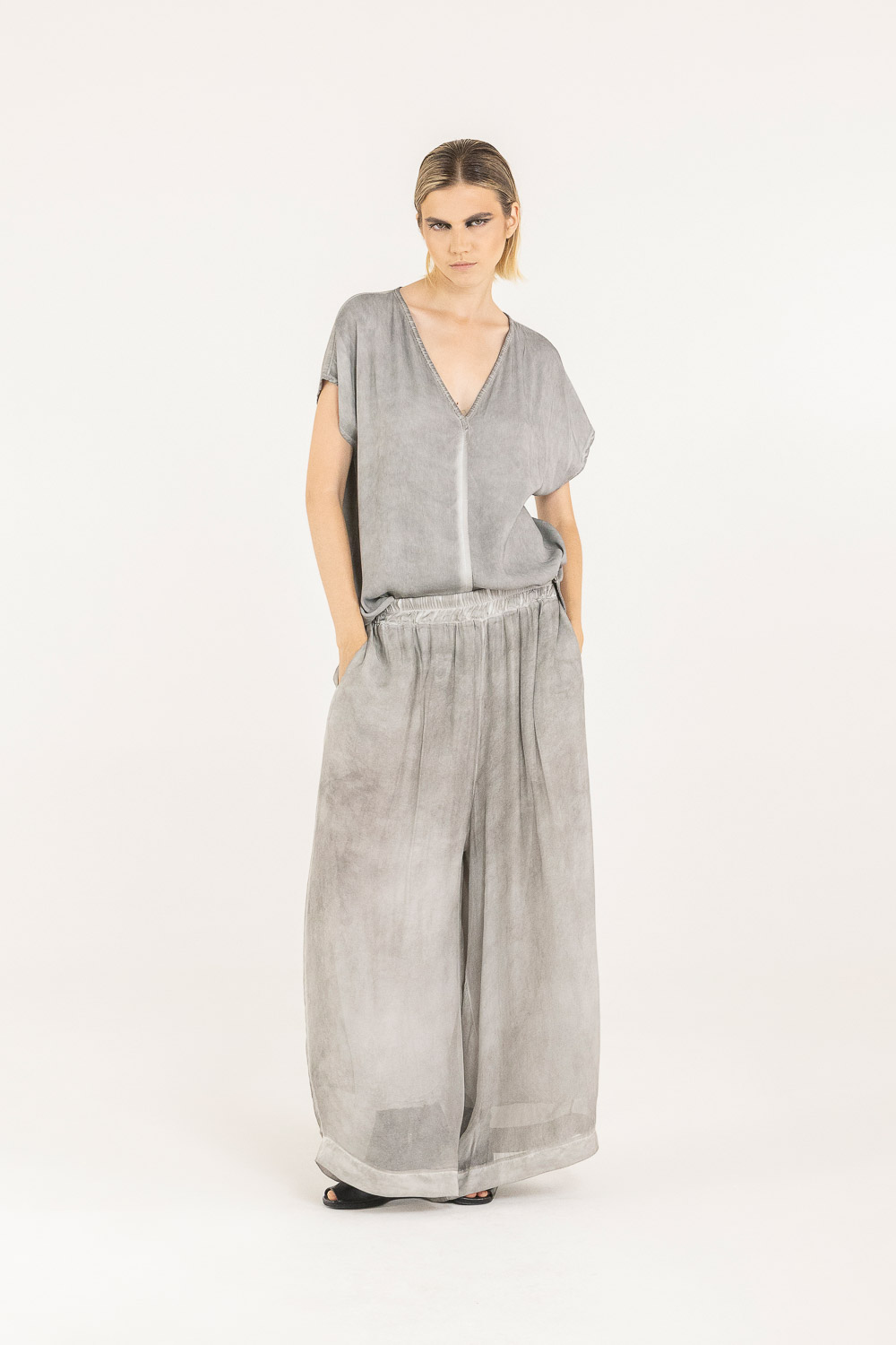 Sanctamuerte T-Shirt TShirt V-Ausschnitt Viskose-Satin