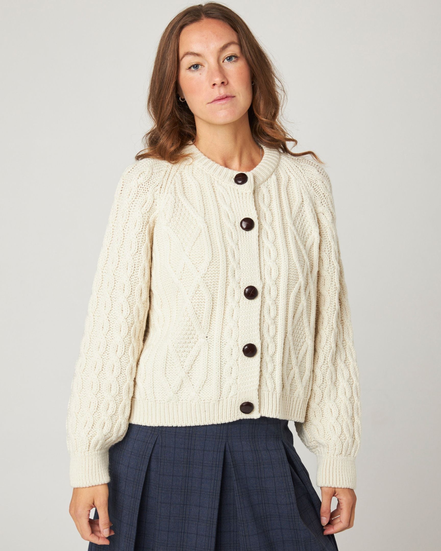 Peregrine Beckett Cable Cardigan Damen Oak M Wolle