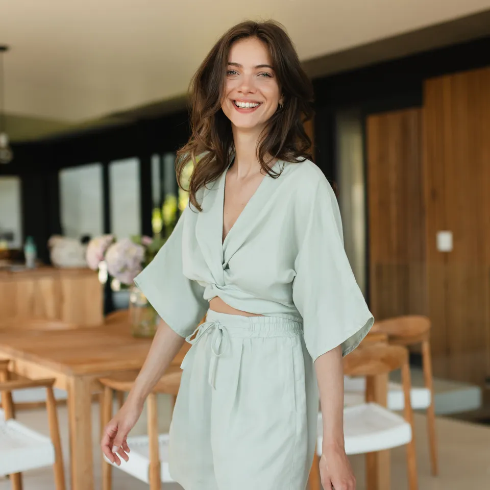 Nordlicht Merit Knoten Crop Top Salbei Tencel