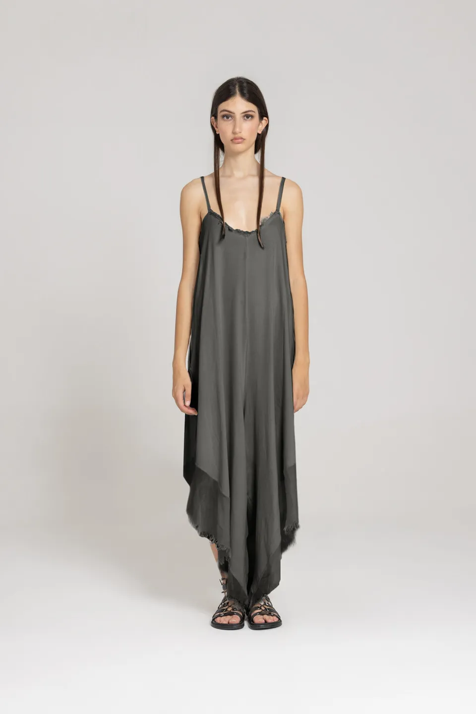 Sanctamuerte Abiti Salopette Over Asimmetrica Latzkleid
