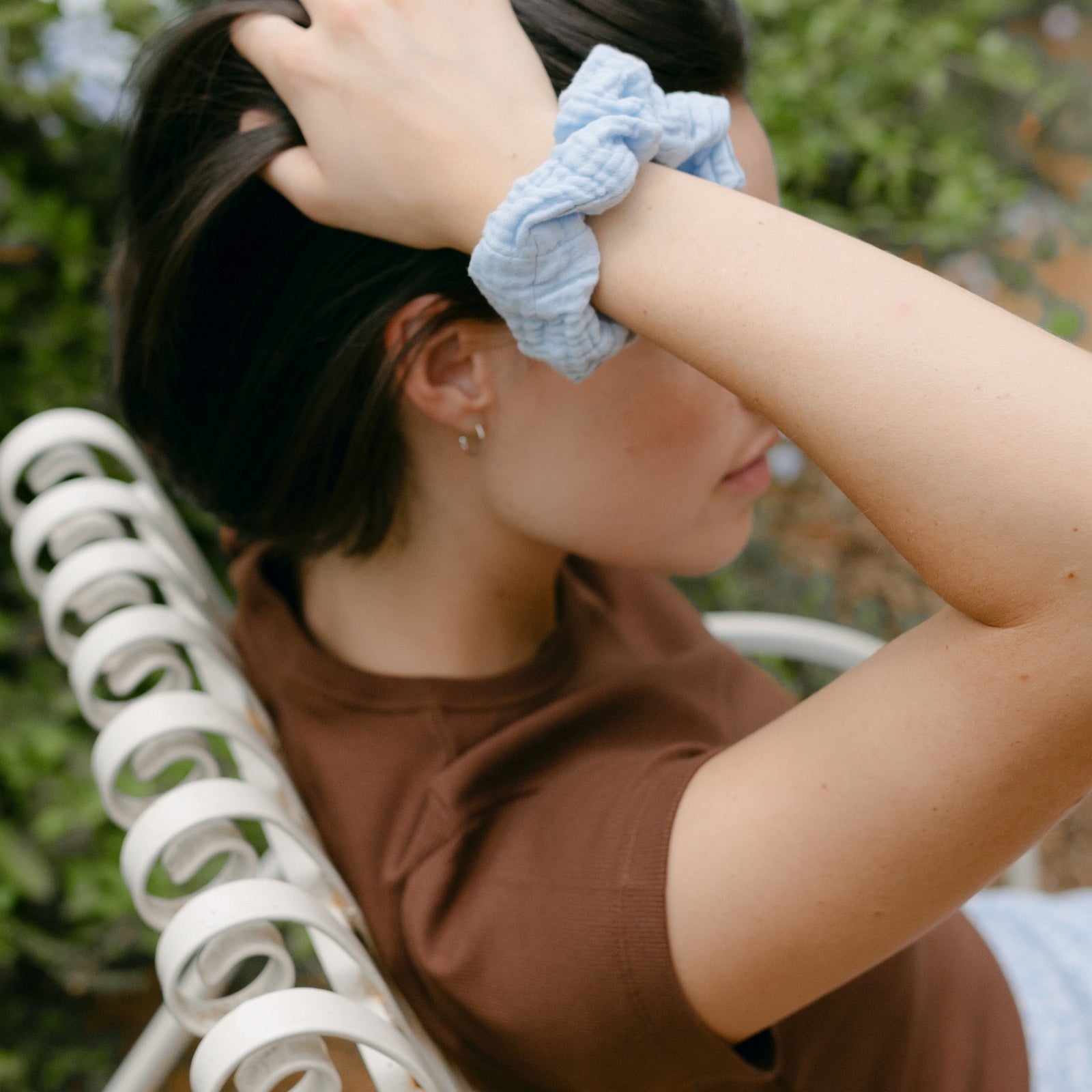 Nordlicht Musselin Scrunchie Haargummi Hellblau Bio-Baumwolle