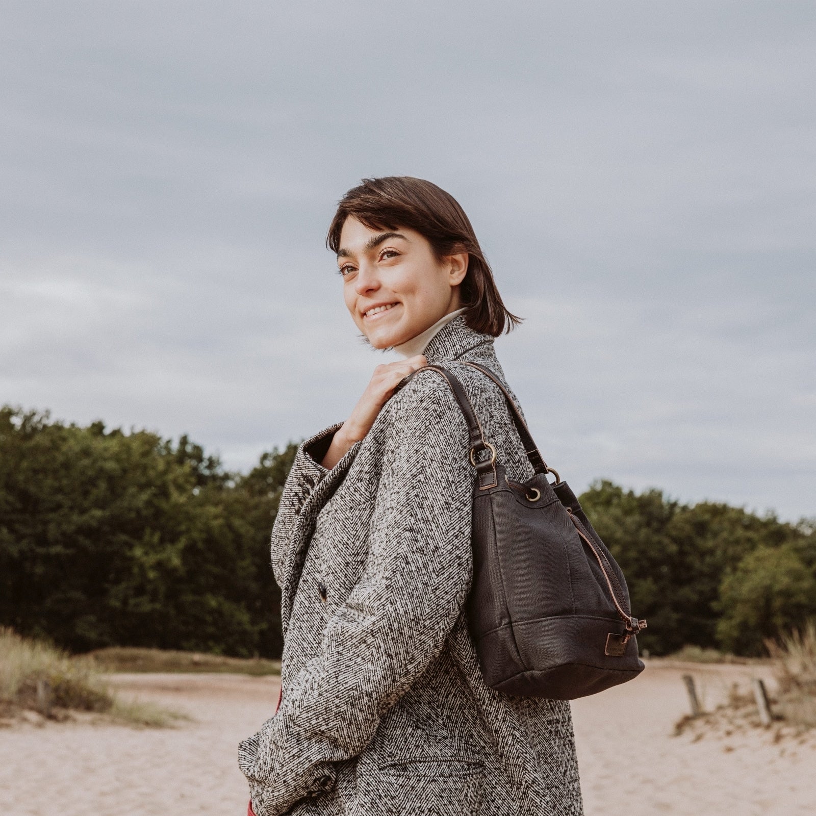 NORDLICHT Janna XS Beuteltasche Grau Leder
