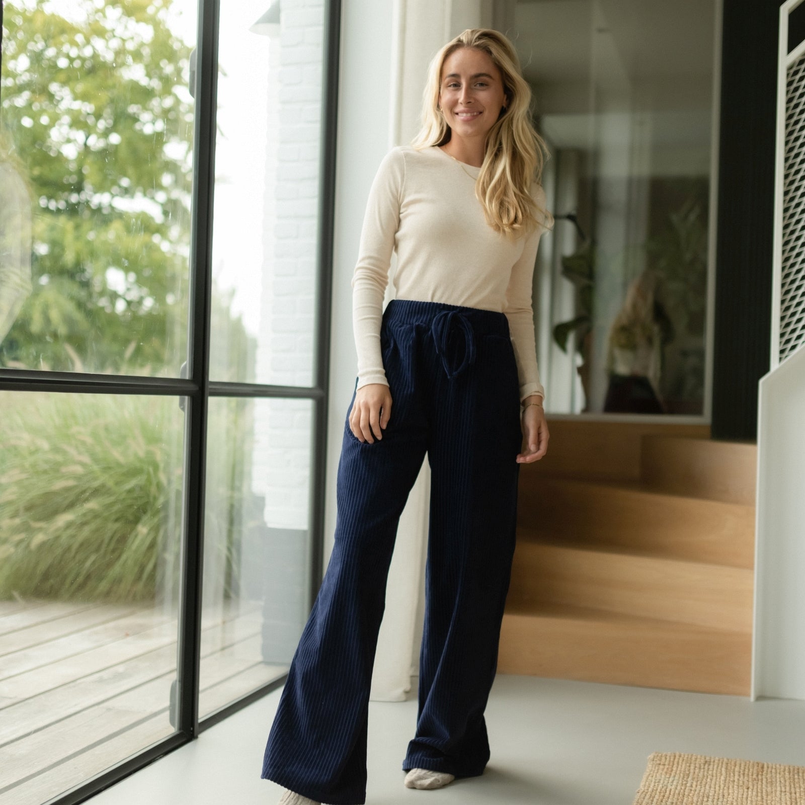 NORDLICHT Lana Cord Sweathose Blau Bio-Baumwolle