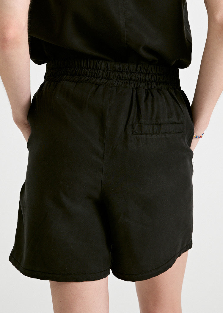 Wijld Twill Shorts Black Damen Kurze Hose Lyocell