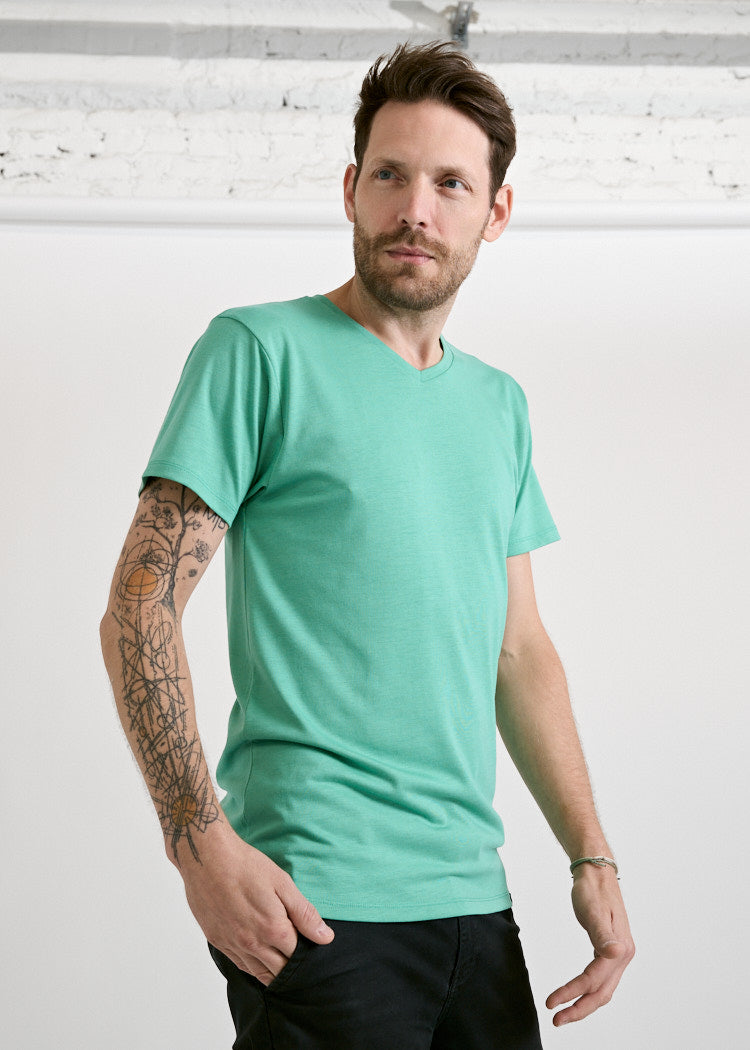 Wijld Alex V-Ausschnitt T-Shirt Herren Winter Green Lyocell