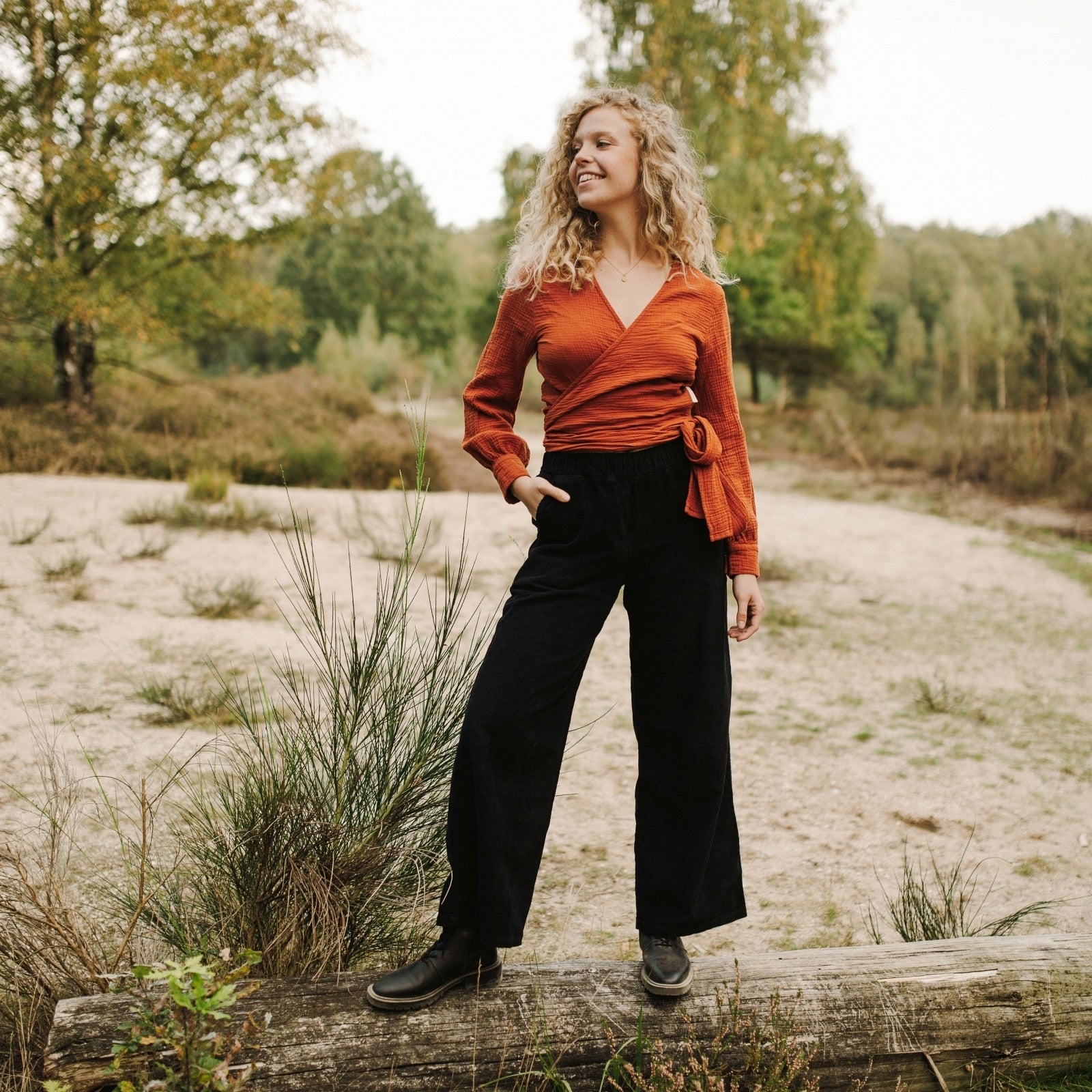 NORDLICHT Lina Cordhose Schwarz aus Bio-Baumwolle