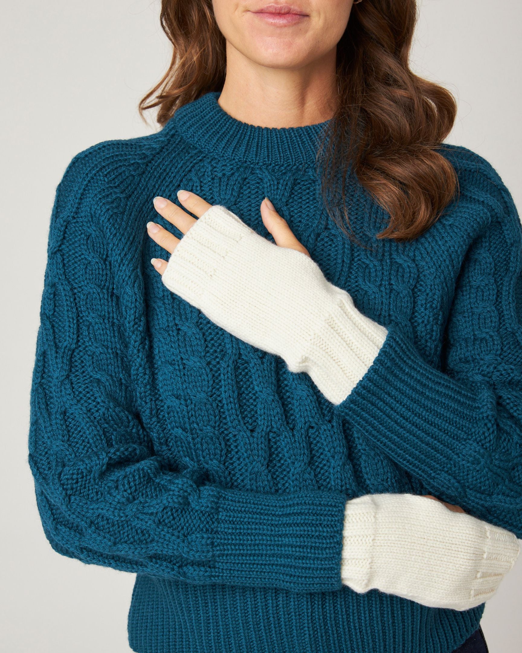 Peregrine Bute Handstulpen Oatmeal Lammwolle