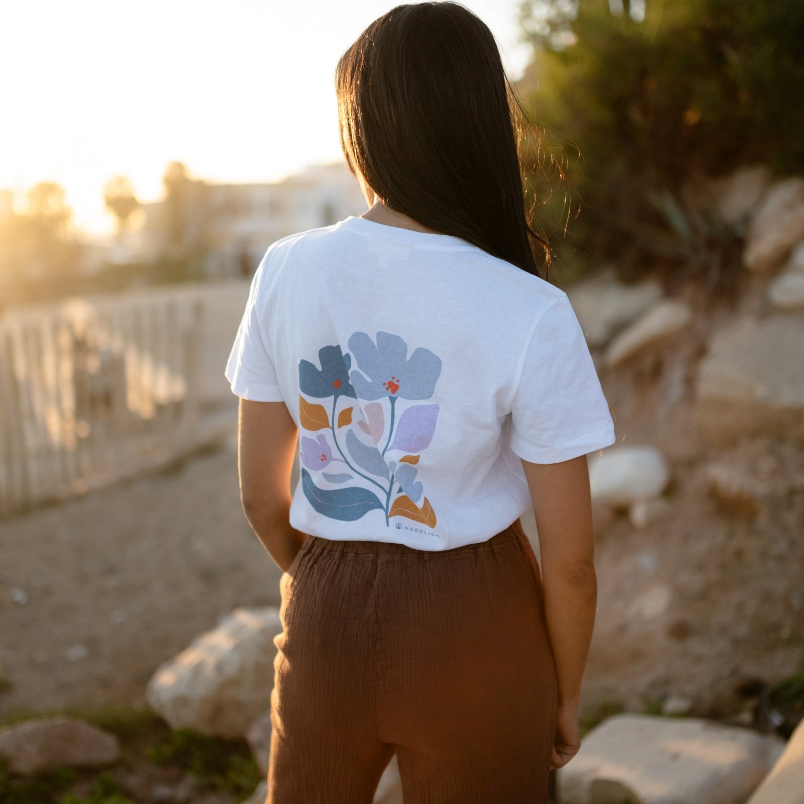 NORDLICHT Alva Print T-Shirt Blumenrücken Bio