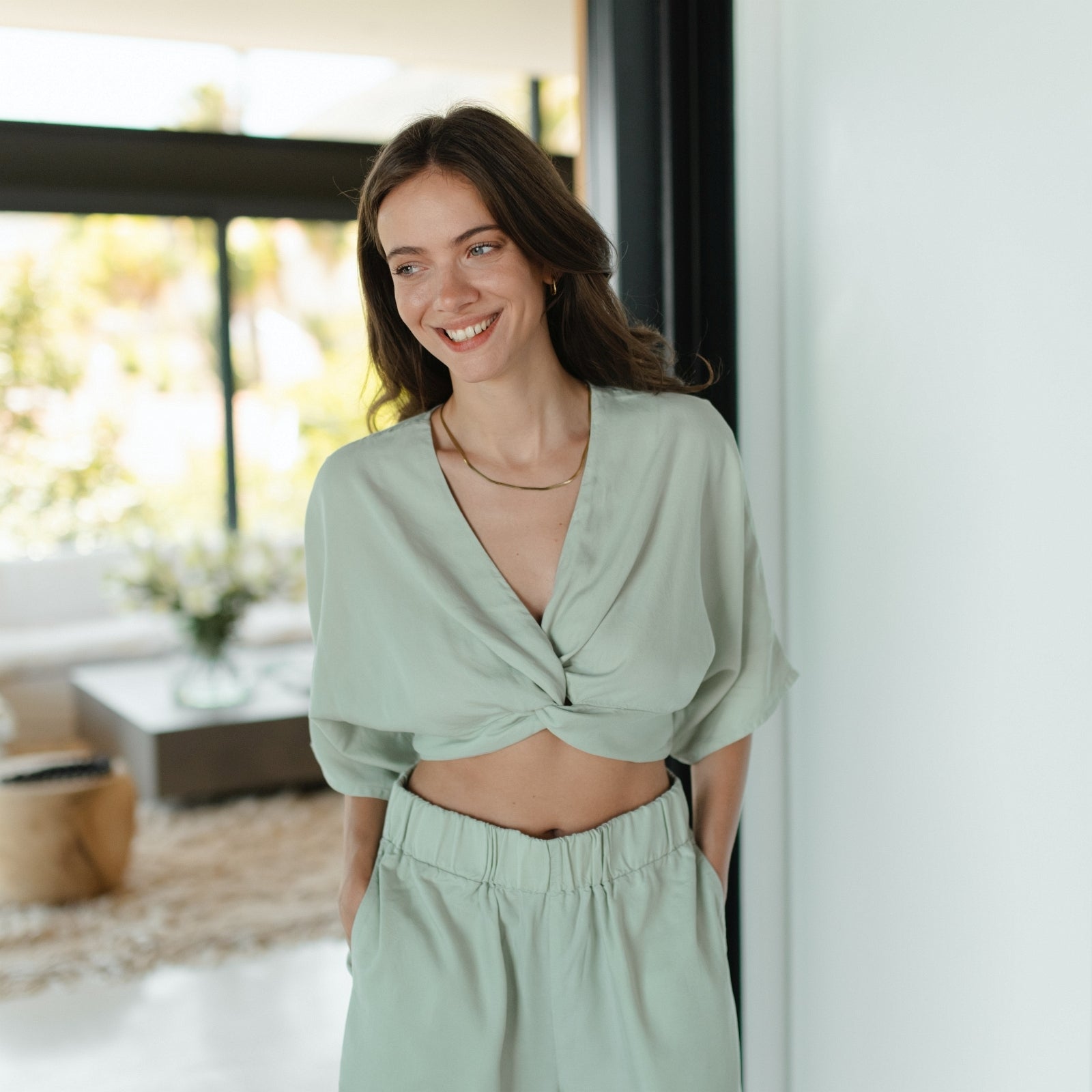 Nordlicht Merit Knoten Crop Top Salbei Tencel