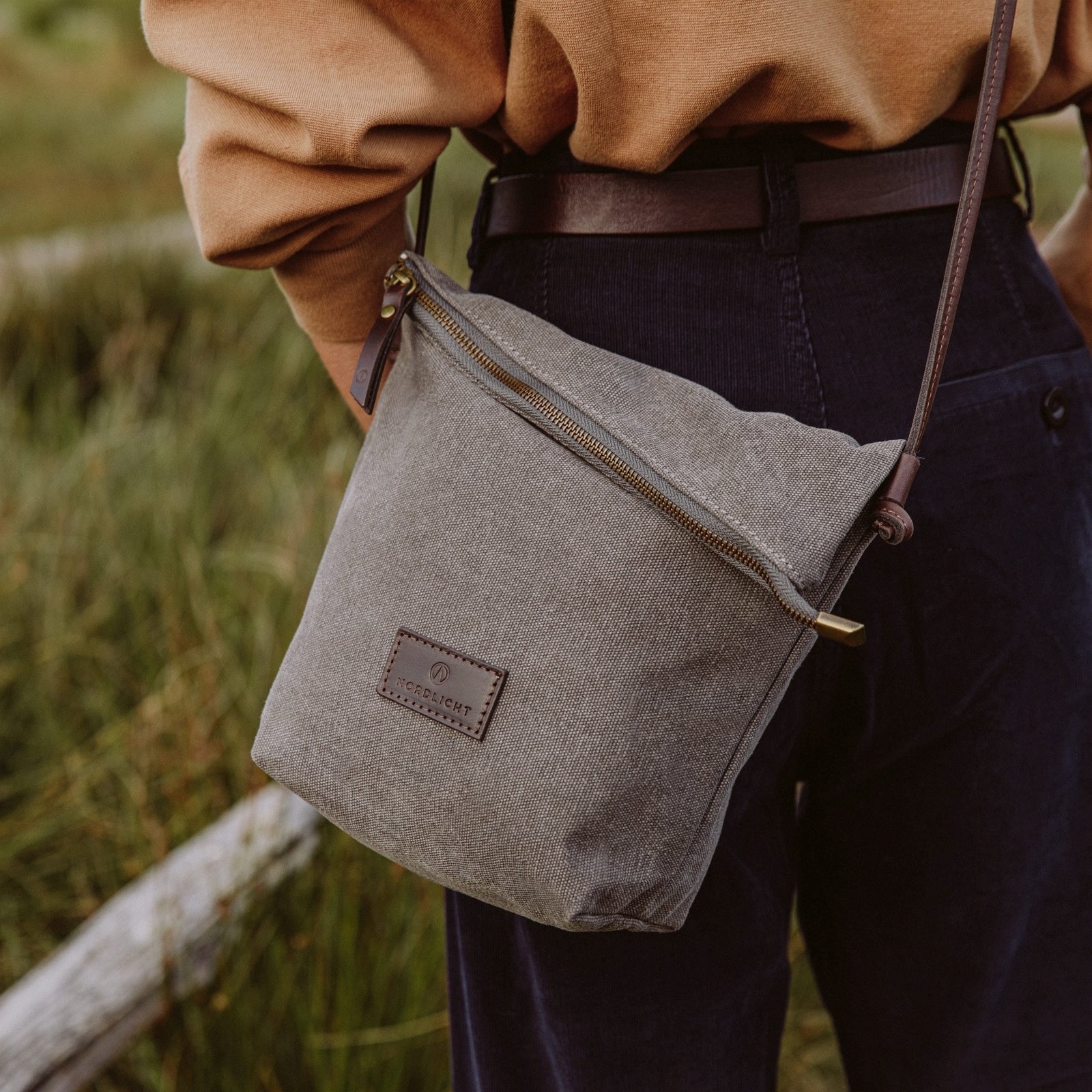 Nordlicht Smilla XS Umhängetasche Grau Leder Canvas