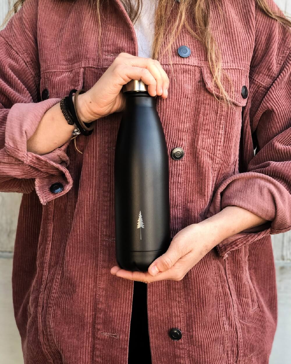 NIKIN TreeBottle Trinkflasche Schwarz 500ml Edelstahl isoliert