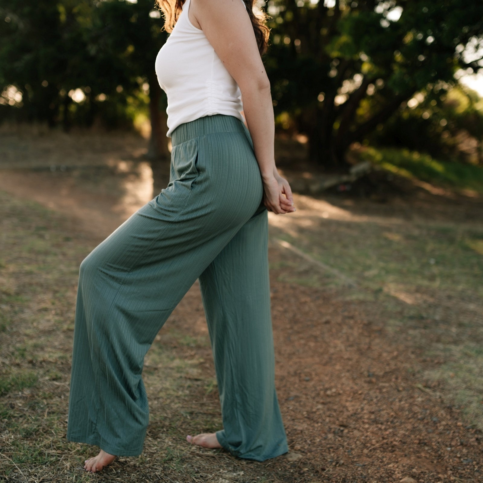 NORDLICHT Lucy Hose Weit Grün Tencel Streifen