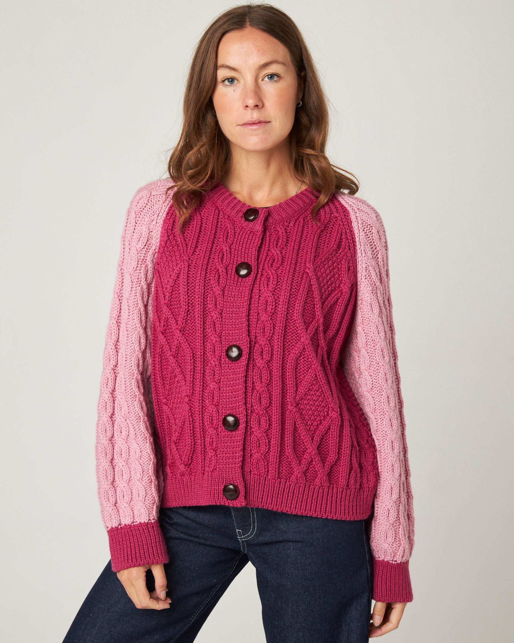 Peregrine Beckett Cable Cardigan Damen Oak M Wolle