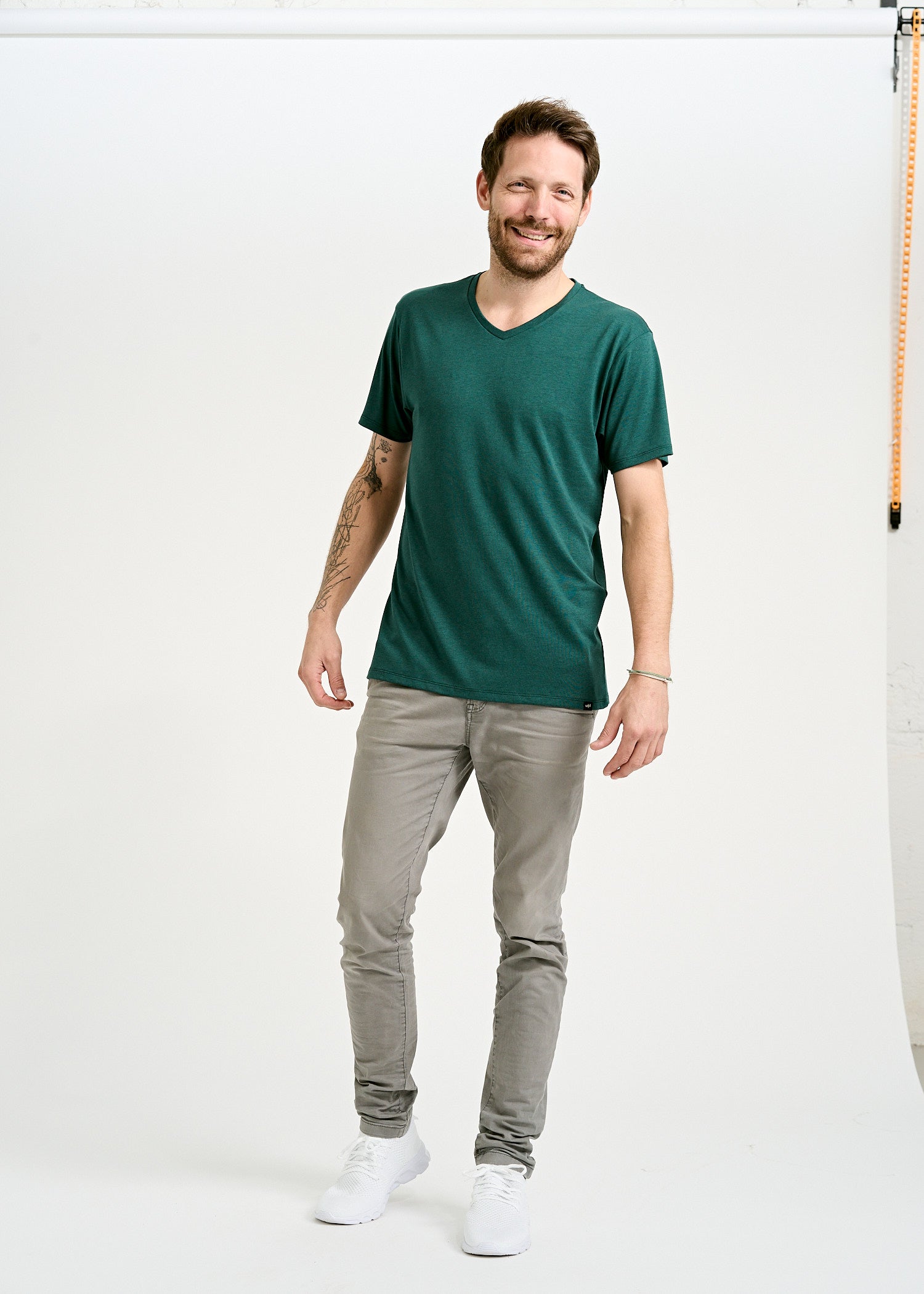 Wijld Alex Sea Moss V-Ausschnitt Shirt Herren