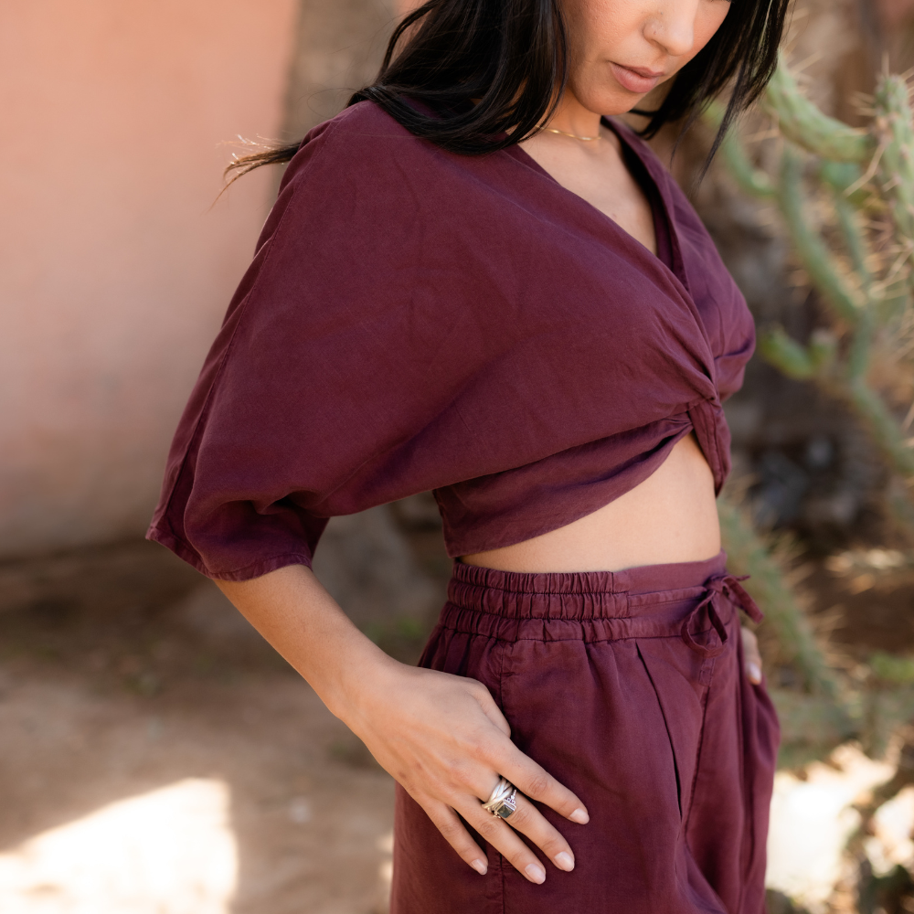 NORDLICHT Merit Knoten Crop Top Bordeaux Tencel