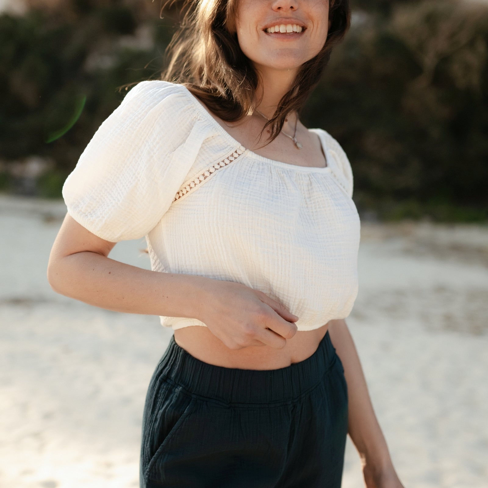 NORDLICHT Mailin Musselin Crop Top Rüschenband