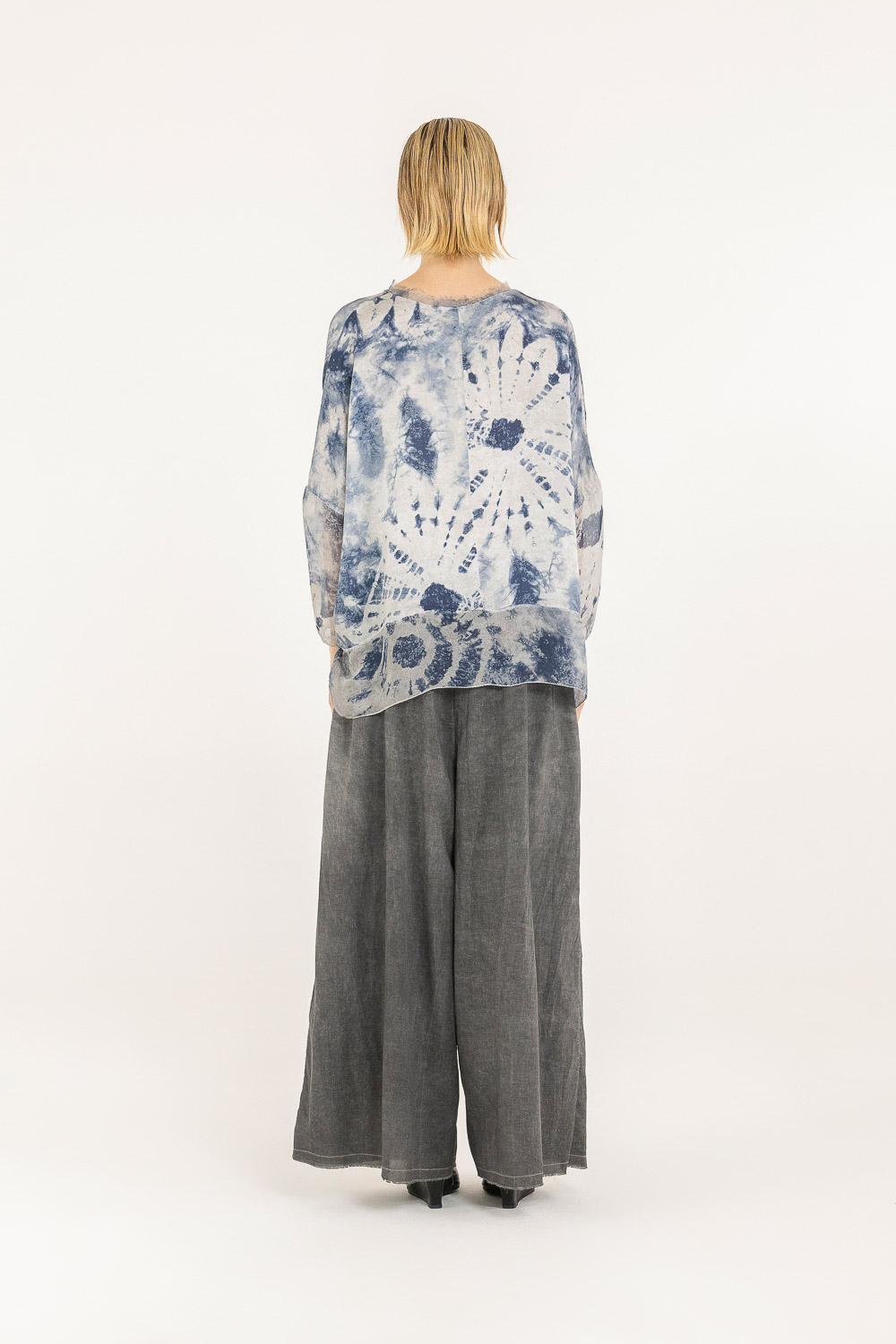 Sanctamuerte T-Shirt Boxy Over Shirt V-Ausschnitt Batik