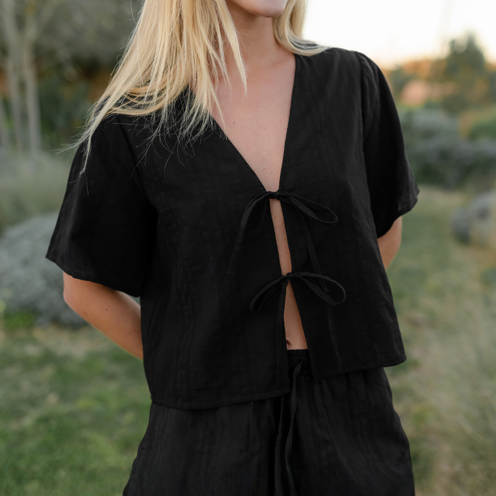 NORDLICHT Kari Jacquard Bluse Schwarz Kurzarm