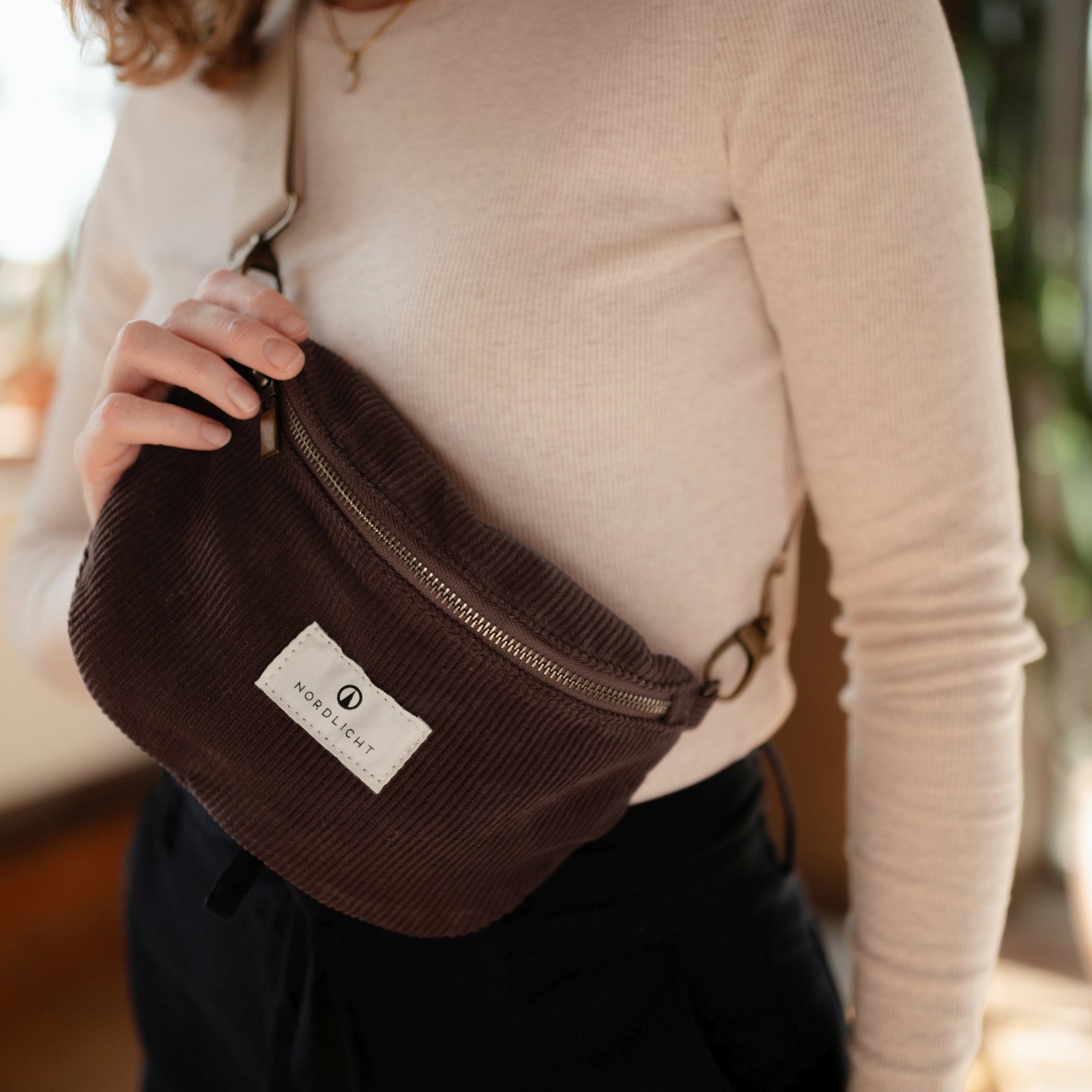 NORDLICHT Tomma Bauchtasche Cord Braun Bio-Baumwolle