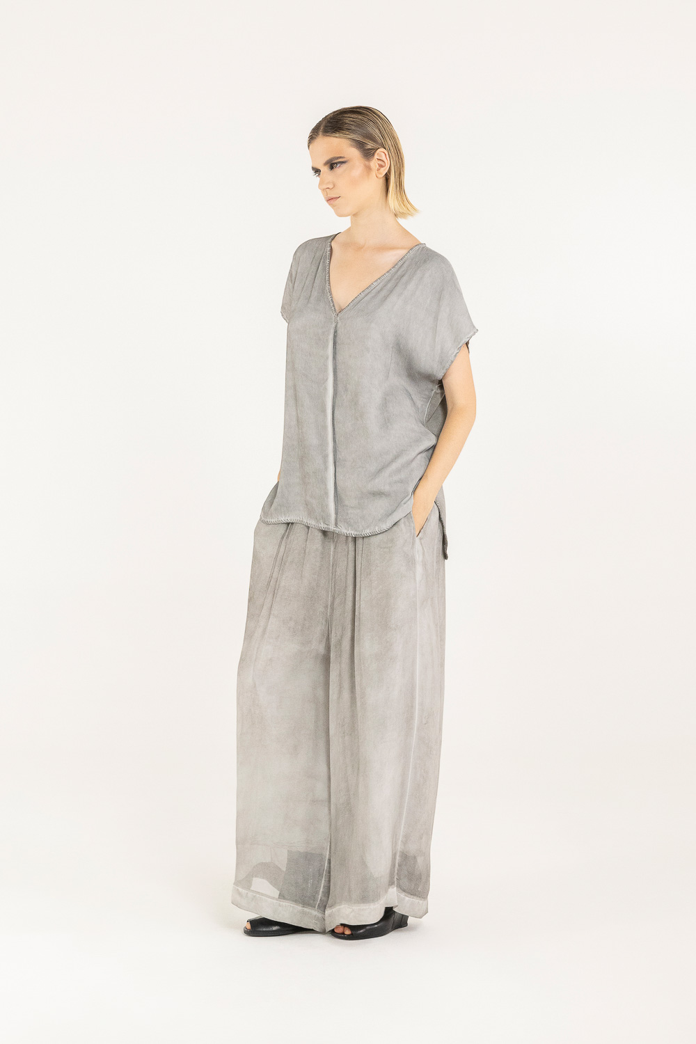 Sanctamuerte T-Shirt TShirt V-Ausschnitt Viskose-Satin