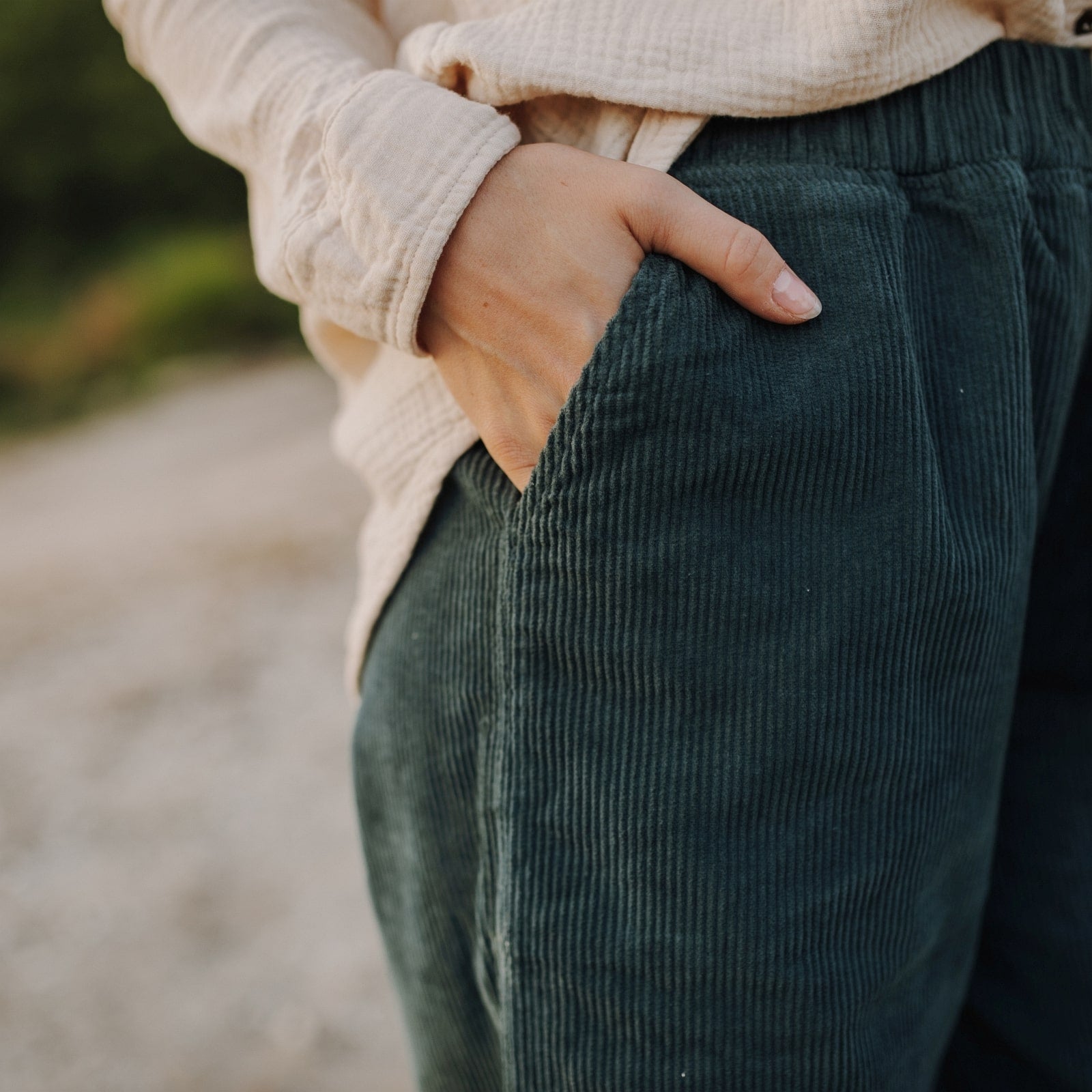NORDLICHT Lina Cordhose Grün Bio-Baumwolle gerade