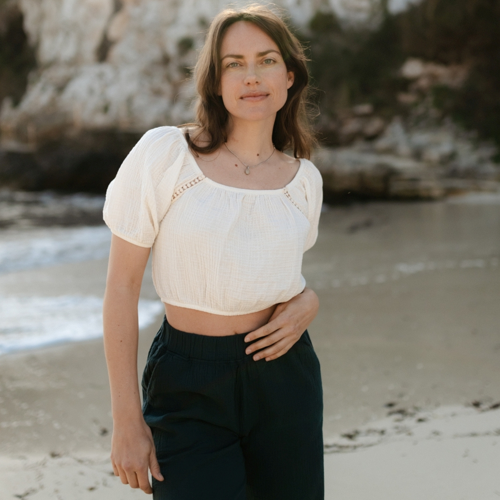 NORDLICHT Mailin Musselin Crop Top Rüschenband