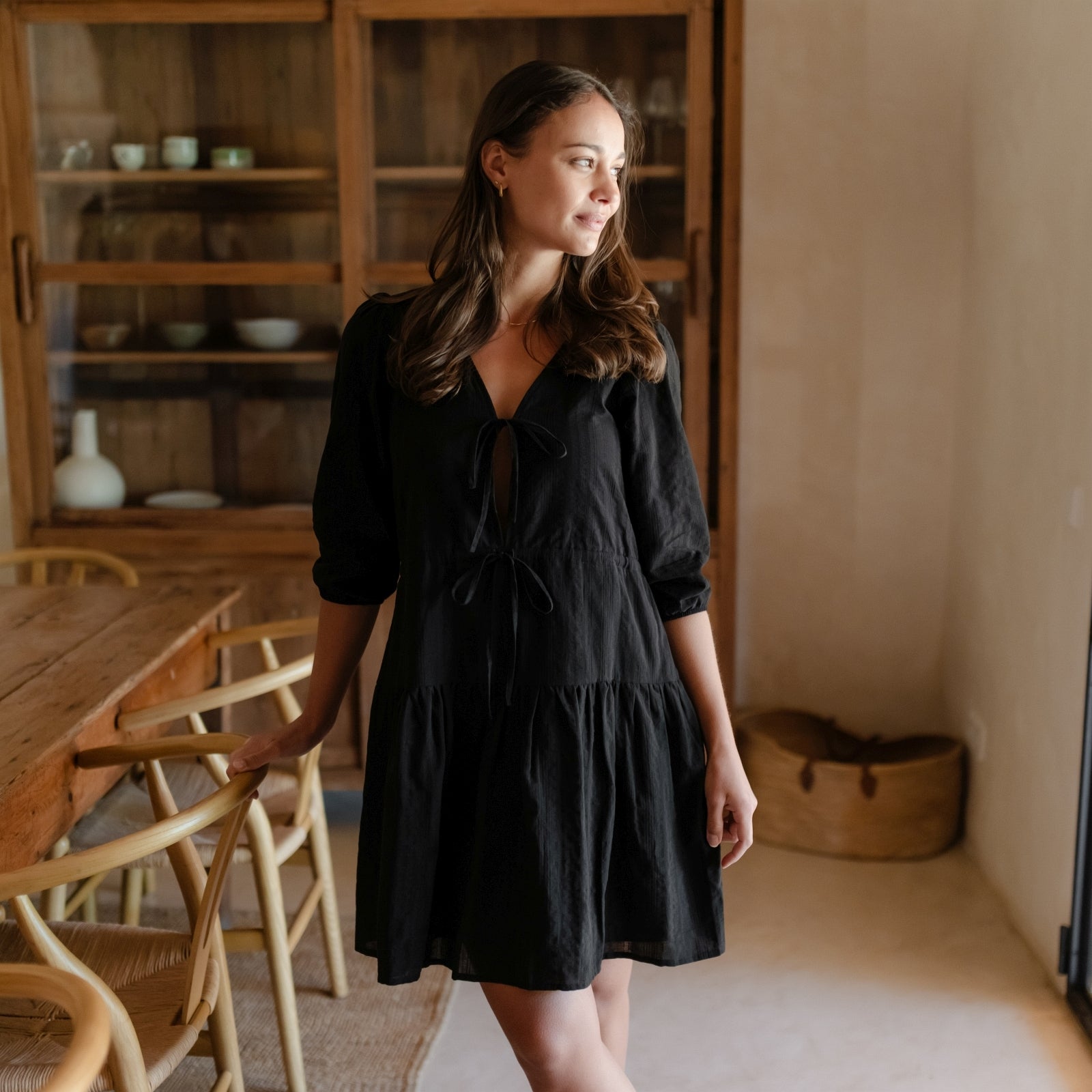 Nordlicht Kaja Jacquard Kleid Schwarz V-Ausschnitt