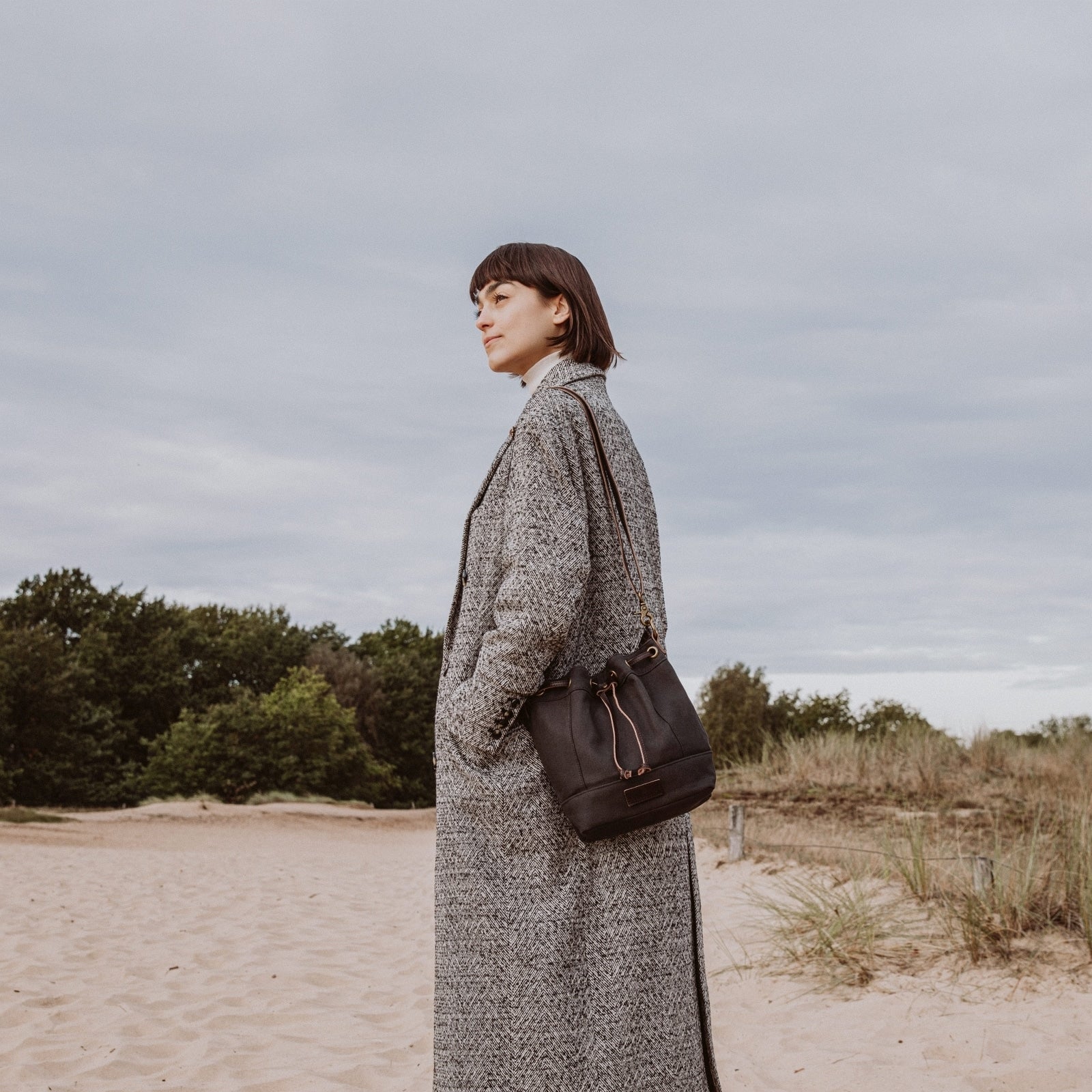 NORDLICHT Janna XS Beuteltasche Grau Leder