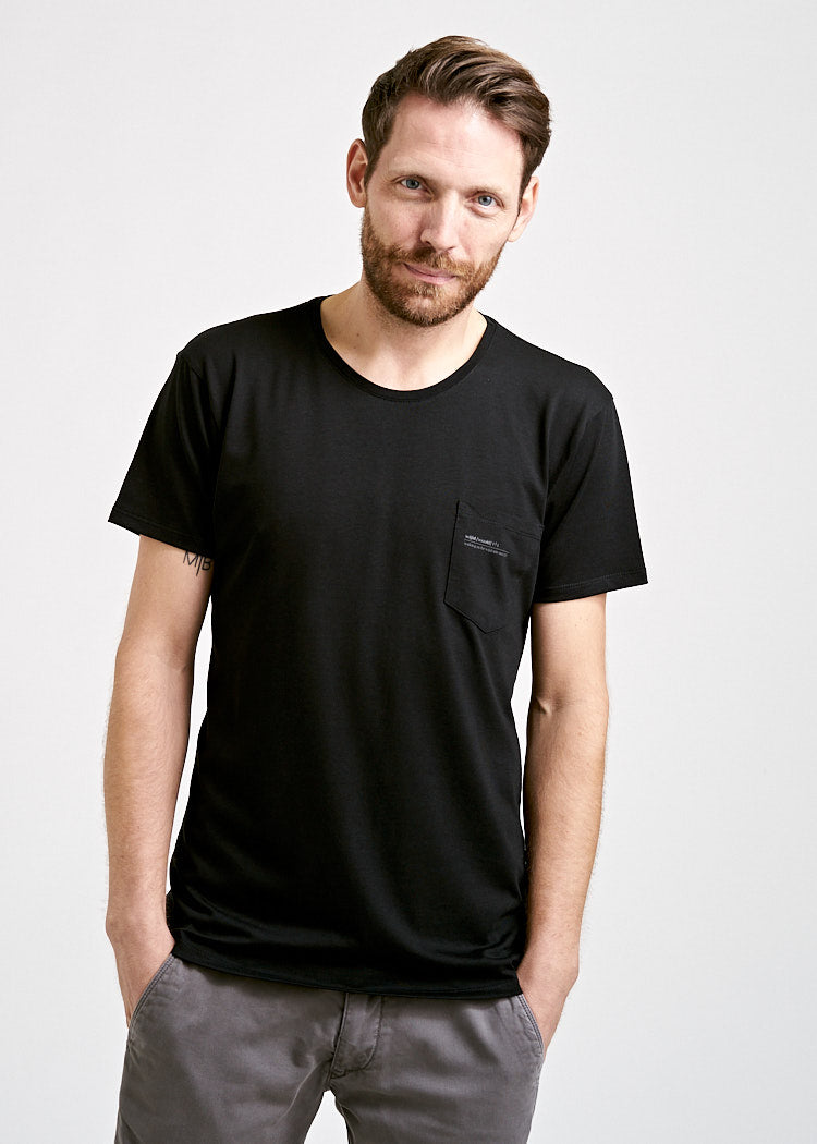 Wijld Alex Pocket T-Shirt Herren schwarz Brusttasche Lyocell