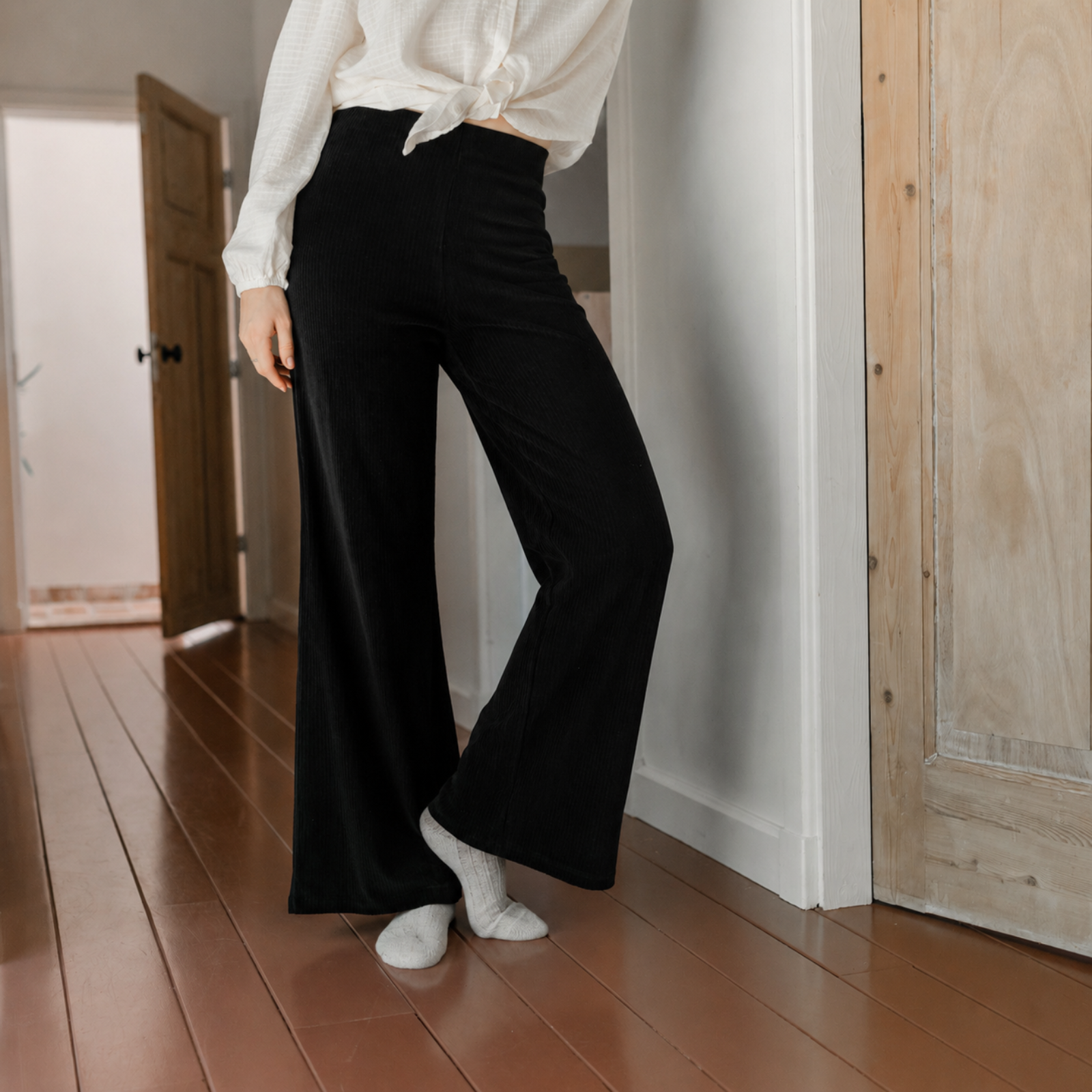 NORDLICHT Lova Cord Jersey Hose Schwarz High Waist