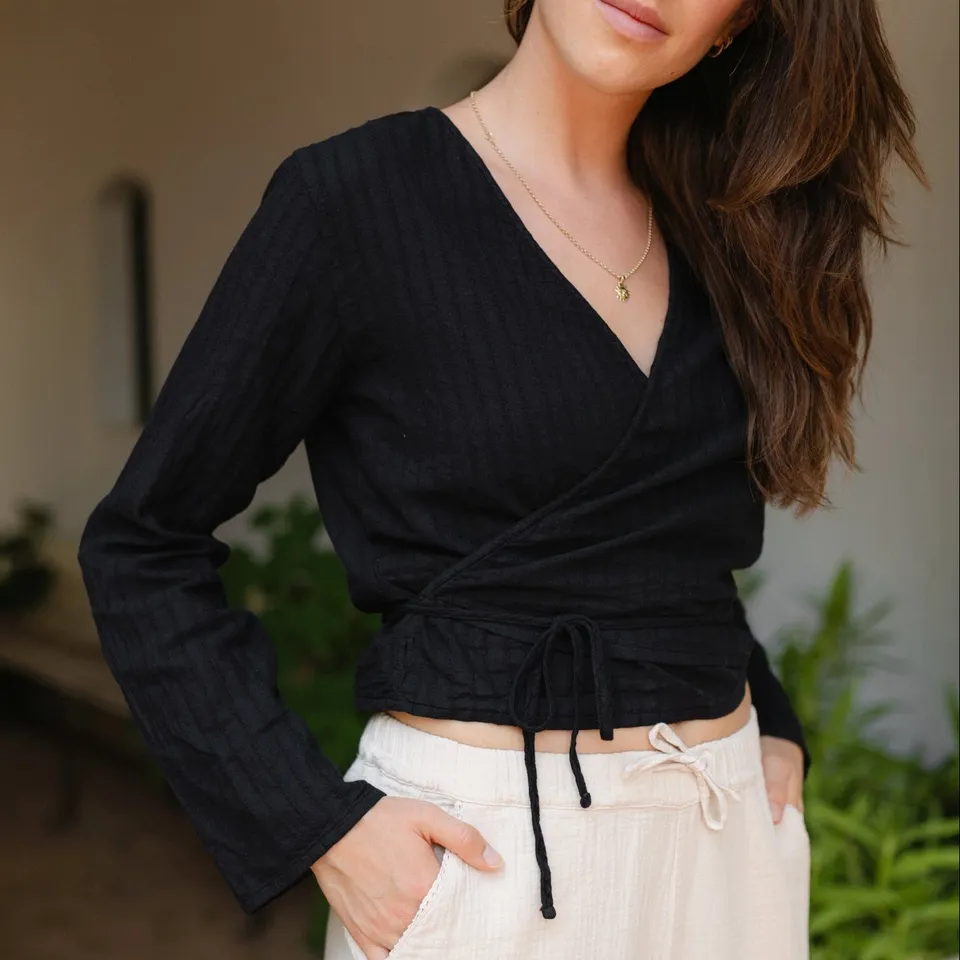 NORDLICHT Loni Wickelbluse Streifen Schwarz Musselin